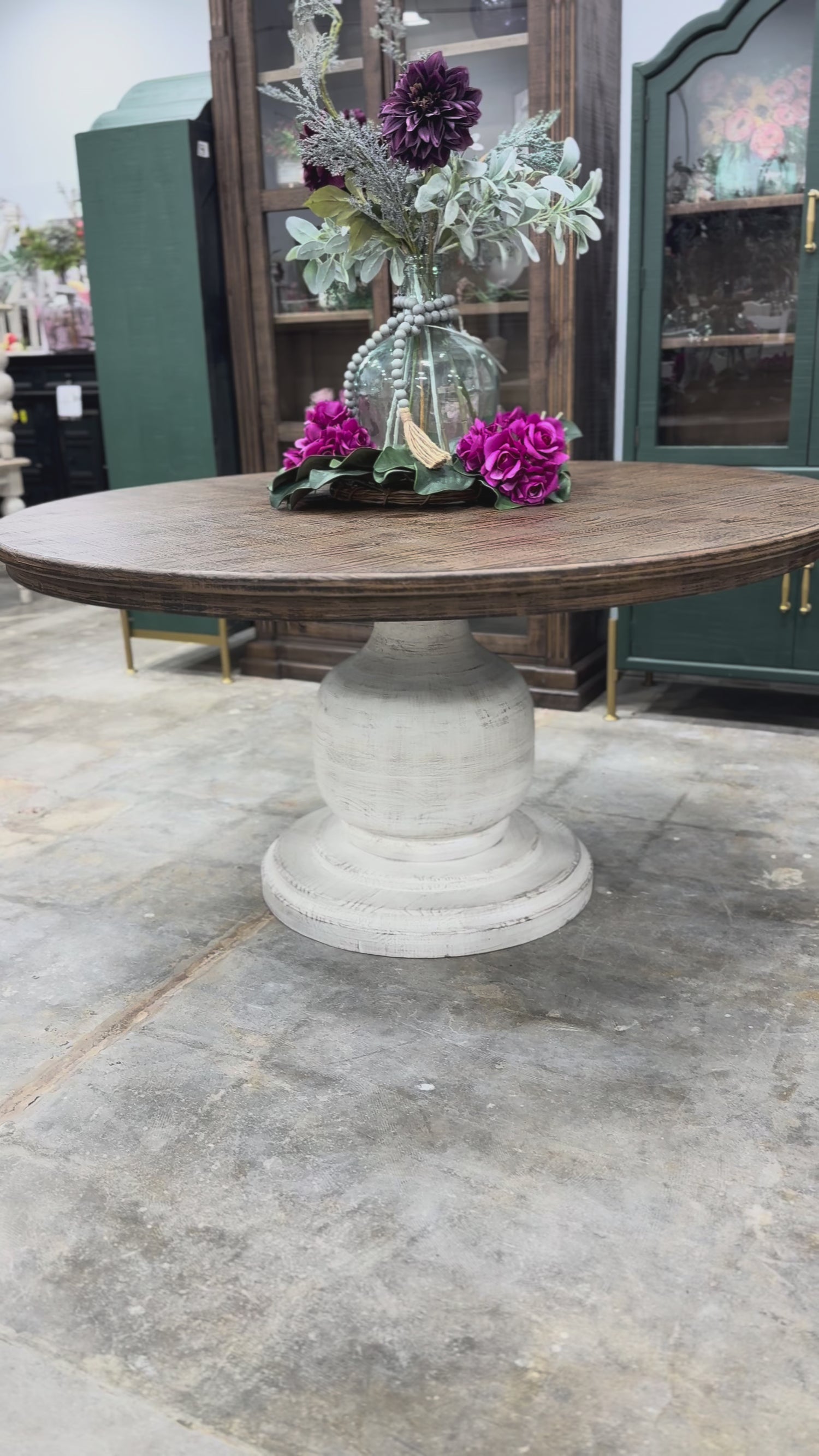 Lilly 60" Round Pedestal Dining Table-White Wheat/Honeywood™