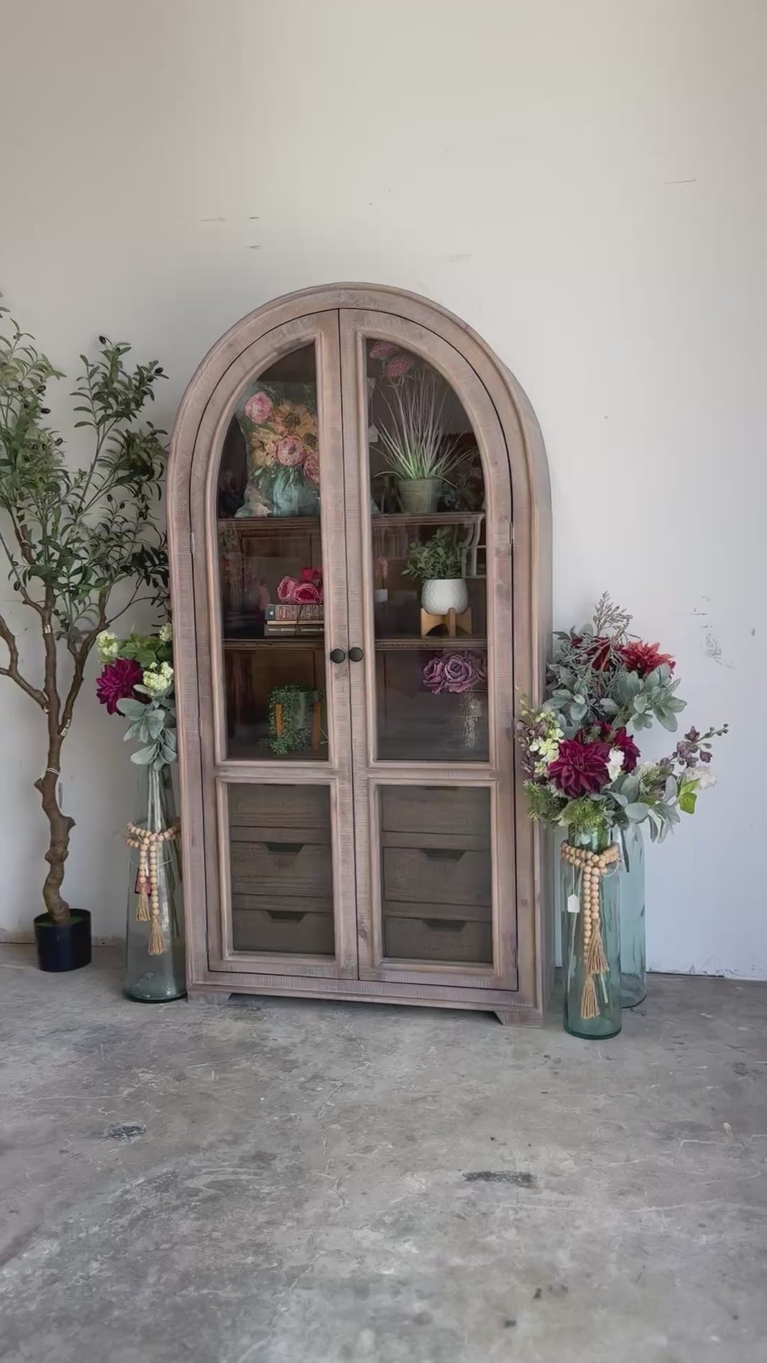 Avery Dome Vitrine-Soft Drift/Honeywood™
