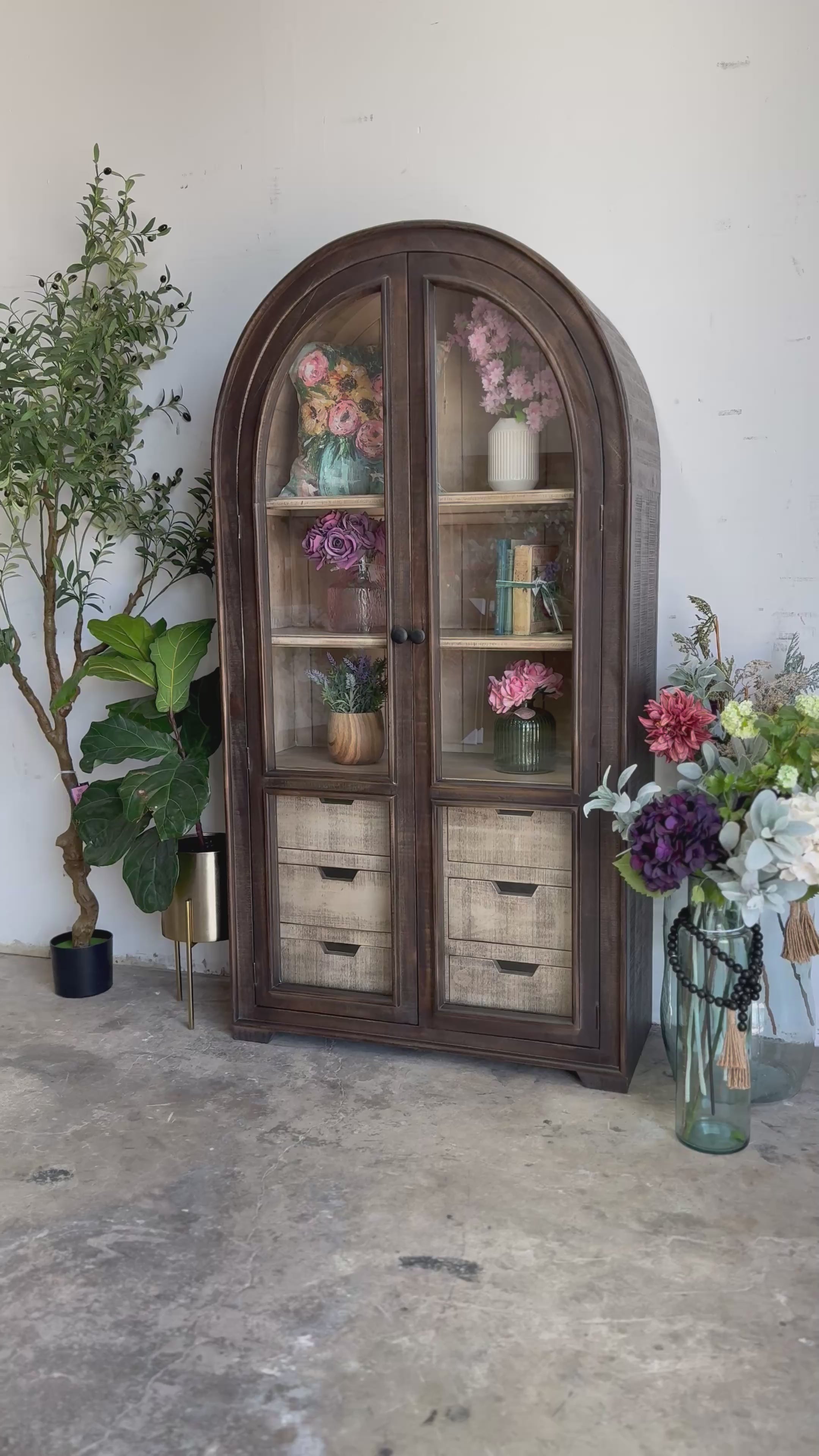 Avery Domed Vitrine-Cinderwood™/Dove