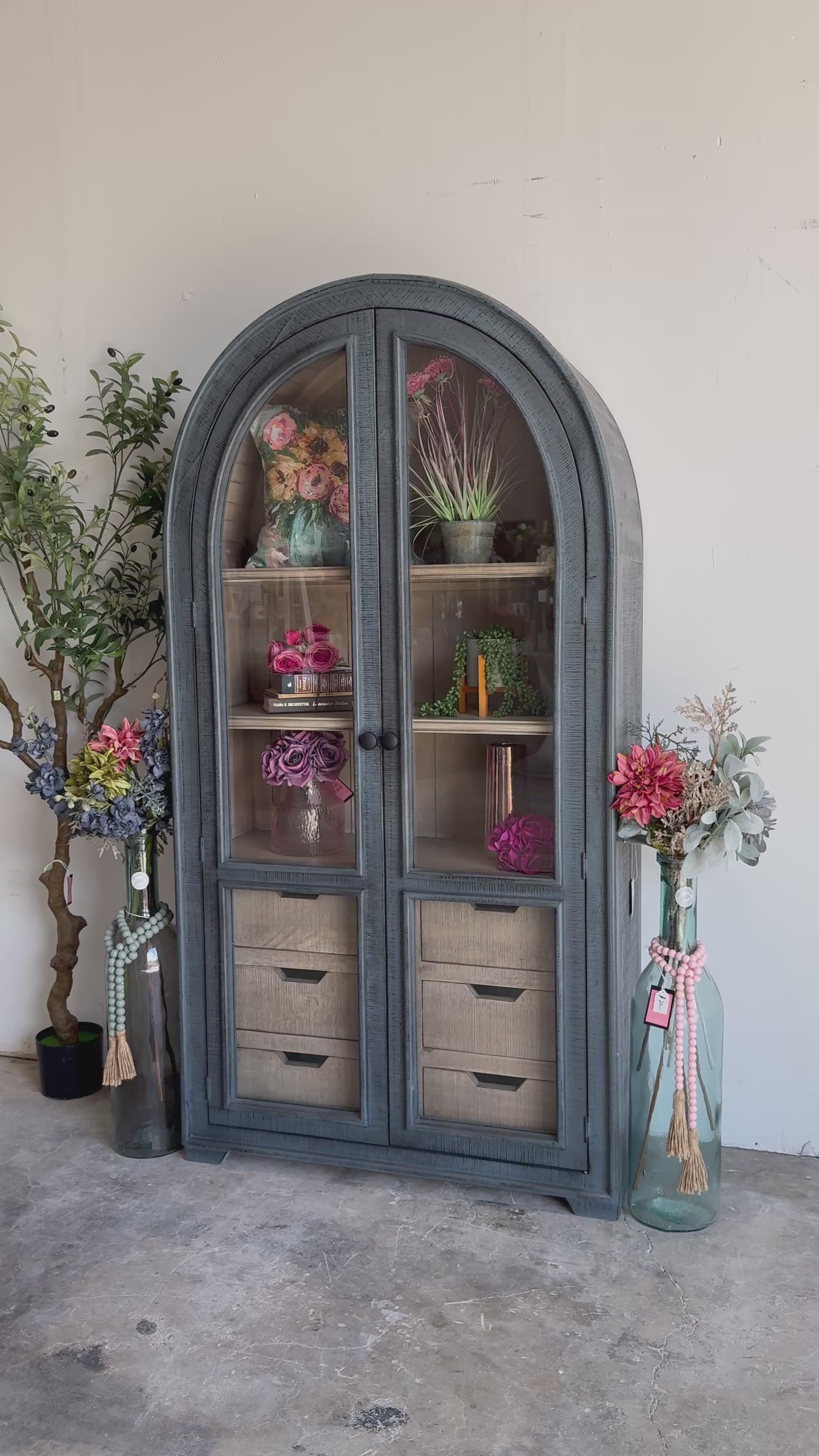 Avery Dome Vitrine-Blue Dusk/Cappuccino