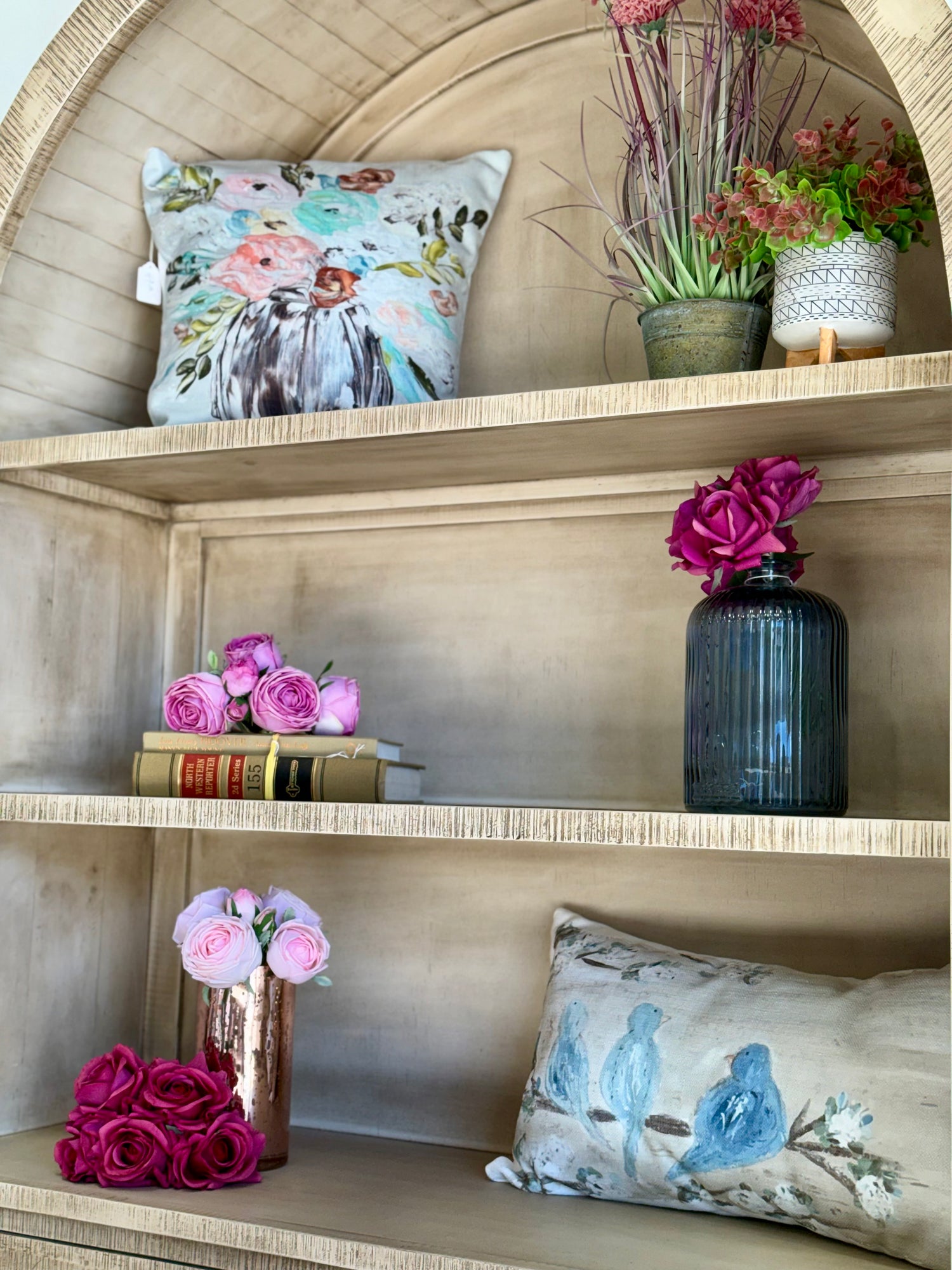 Melody Domed Vitrine-Sandstone/Dove