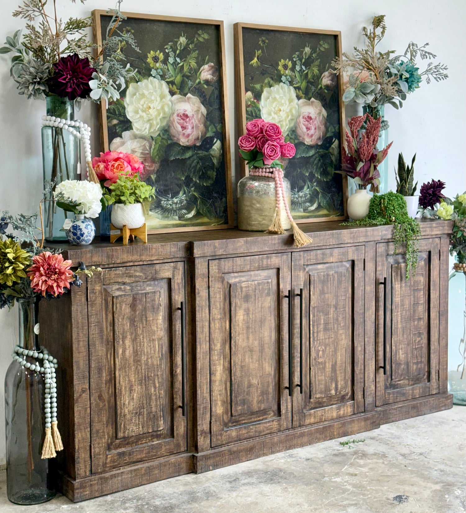 Cyra 4 Door Console-Pecan