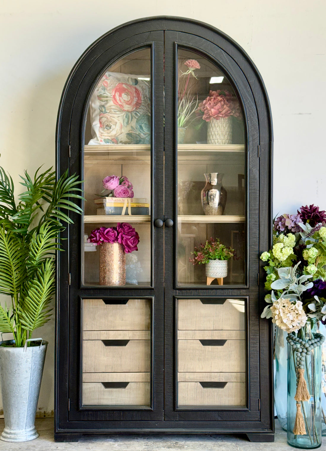 Avery Domed Vitrine-Black/Dove