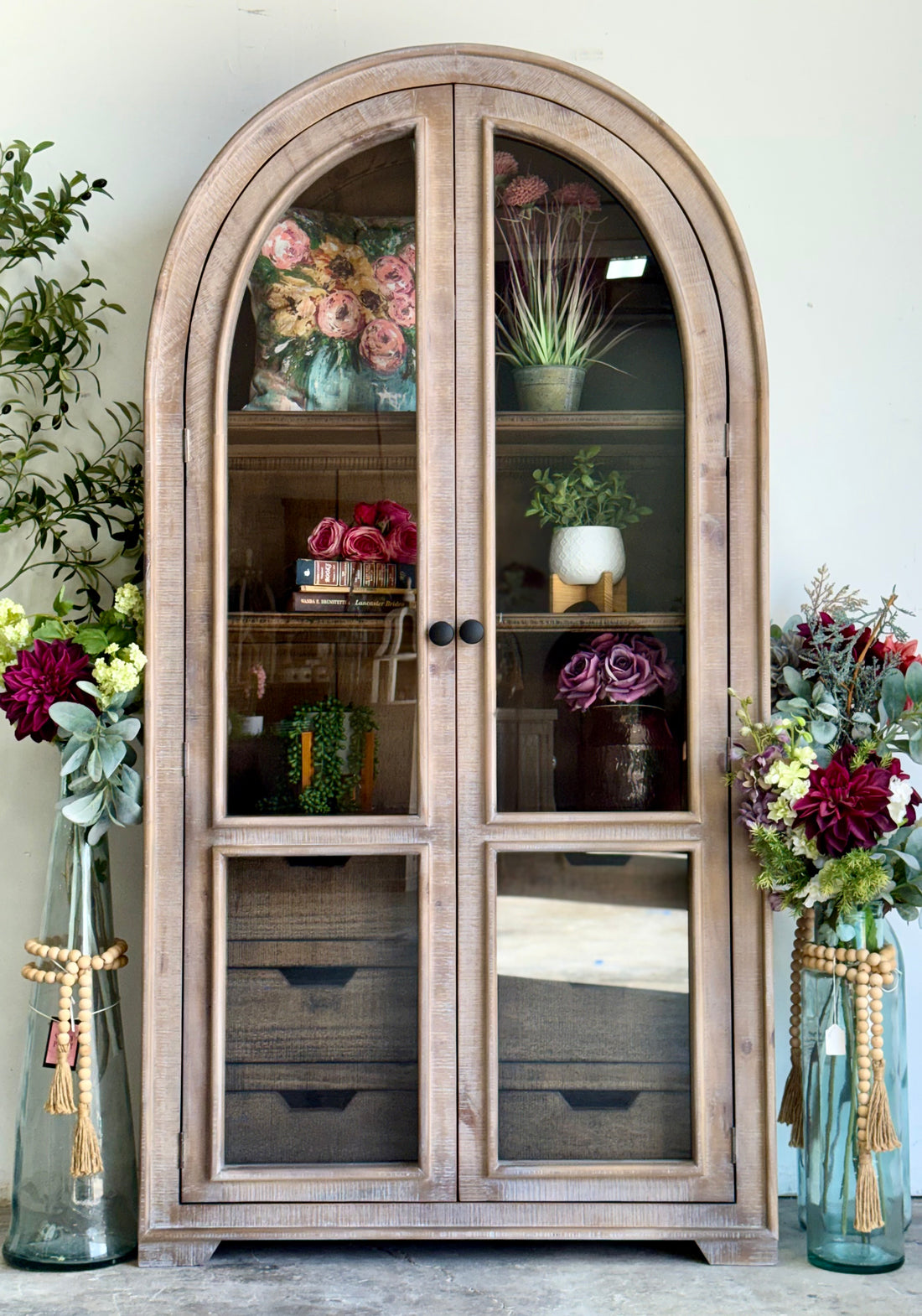 Avery Dome Vitrine-Soft Drift/Honeywood™