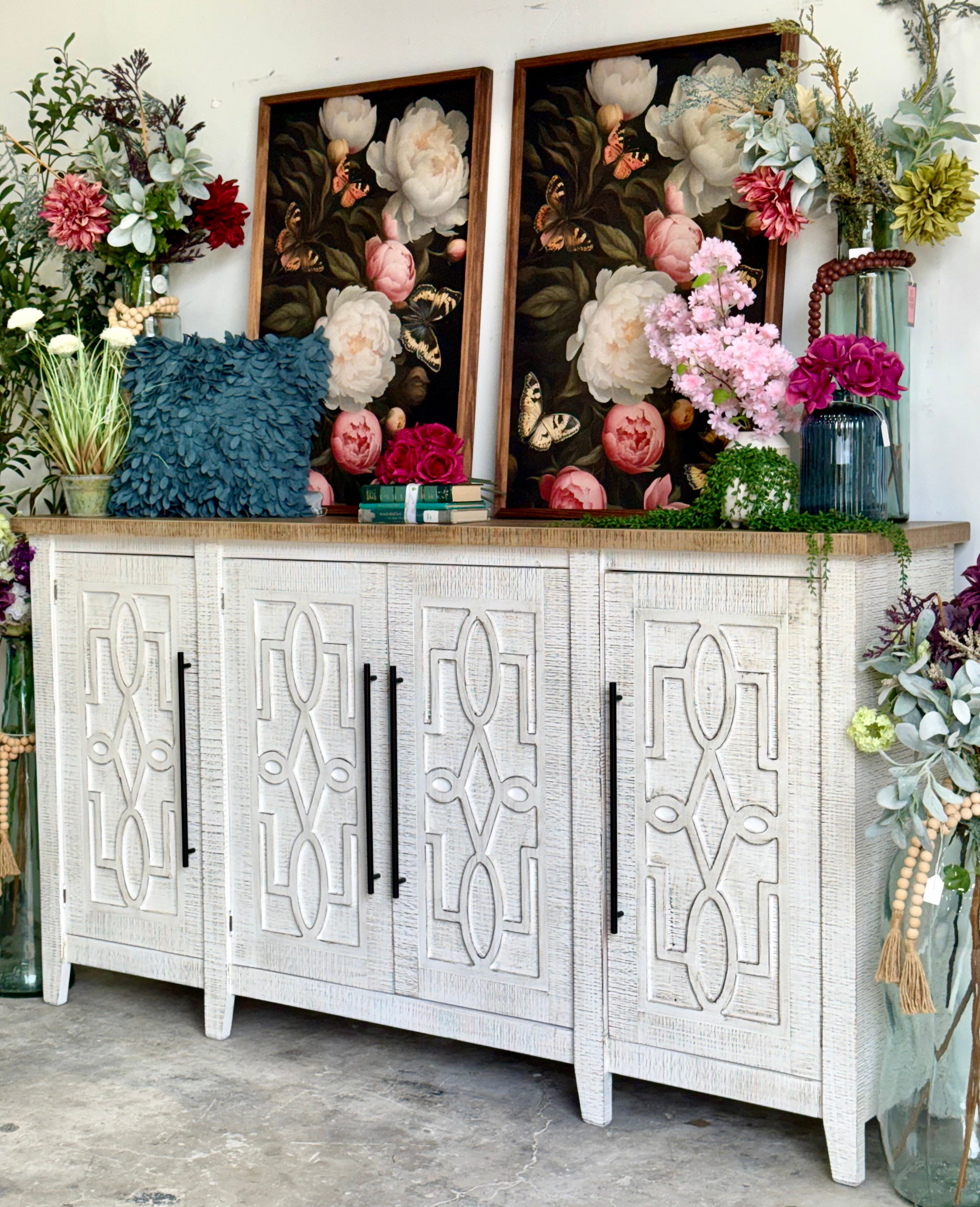 Ivy 4 Door Console-White Wheat/Sandstone