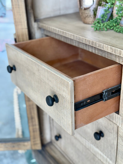 Camryn Vitrine-Honeywood™/Dove