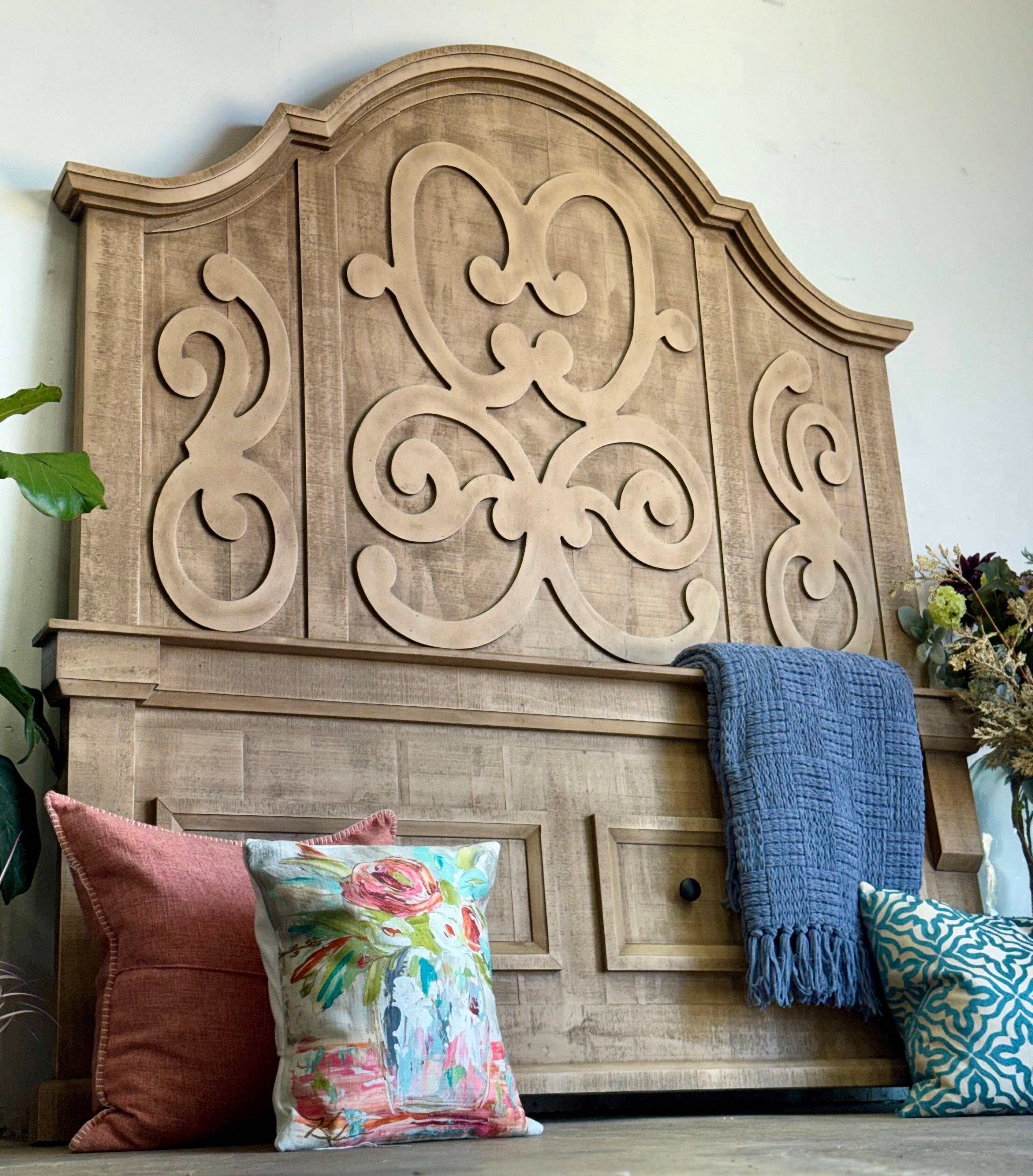 Harper Curved Queen-Cappuccino