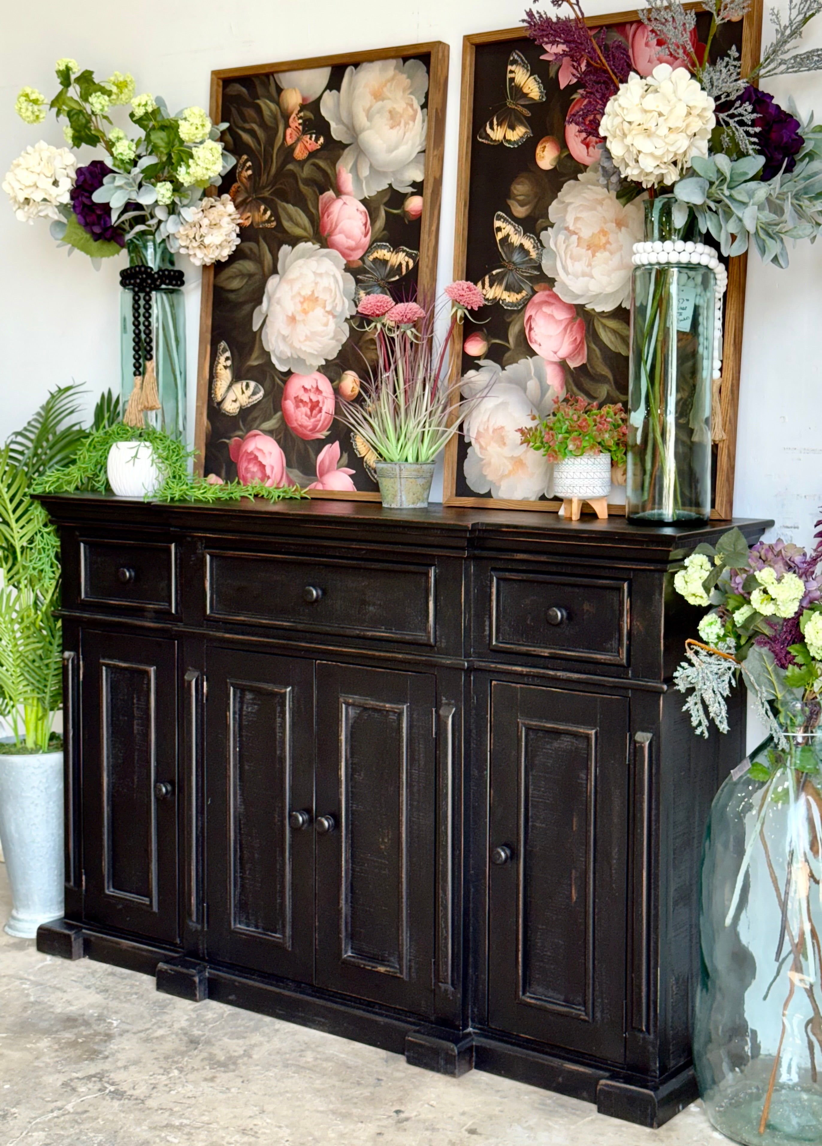 Lindsey 4-Door Console-Handrubbed Black