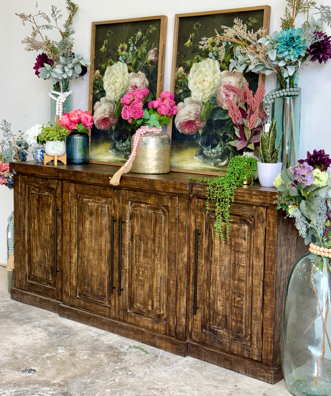 Cyra 4 Door Console-Pecan