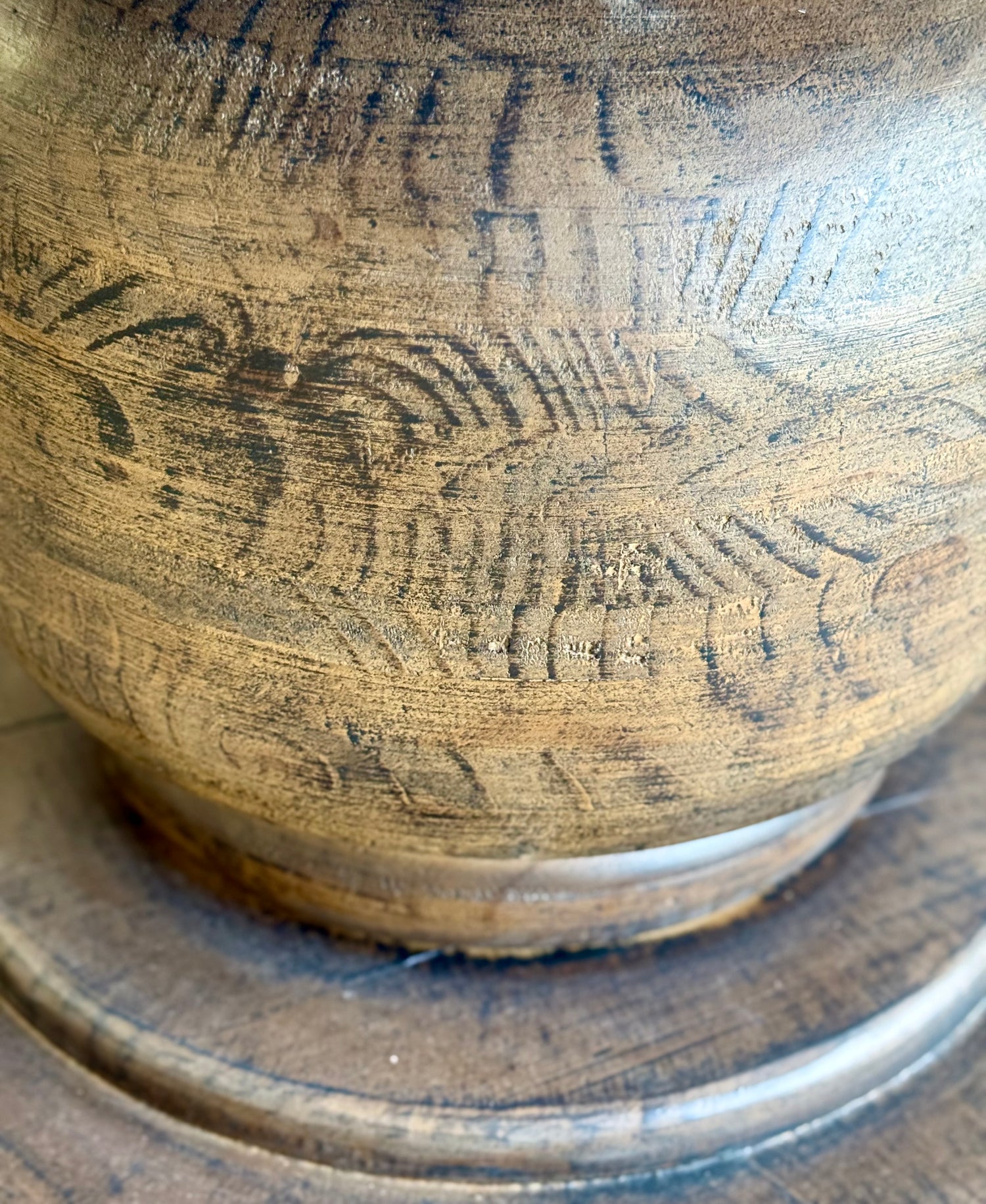 Lilly 54" Round Pedestal Dining Table-Honeywood™