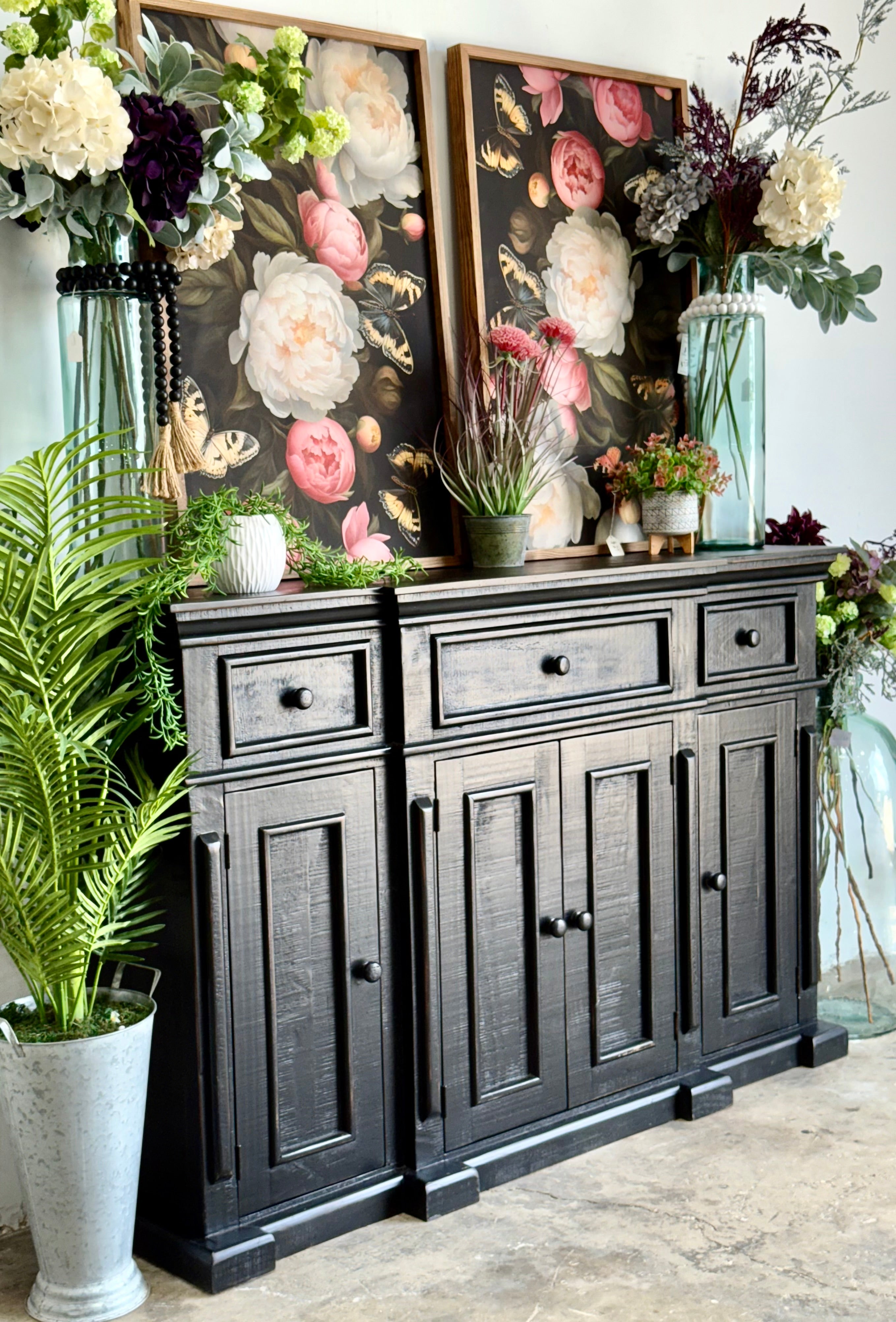 Lindsey 4-Door Console-Handrubbed Black