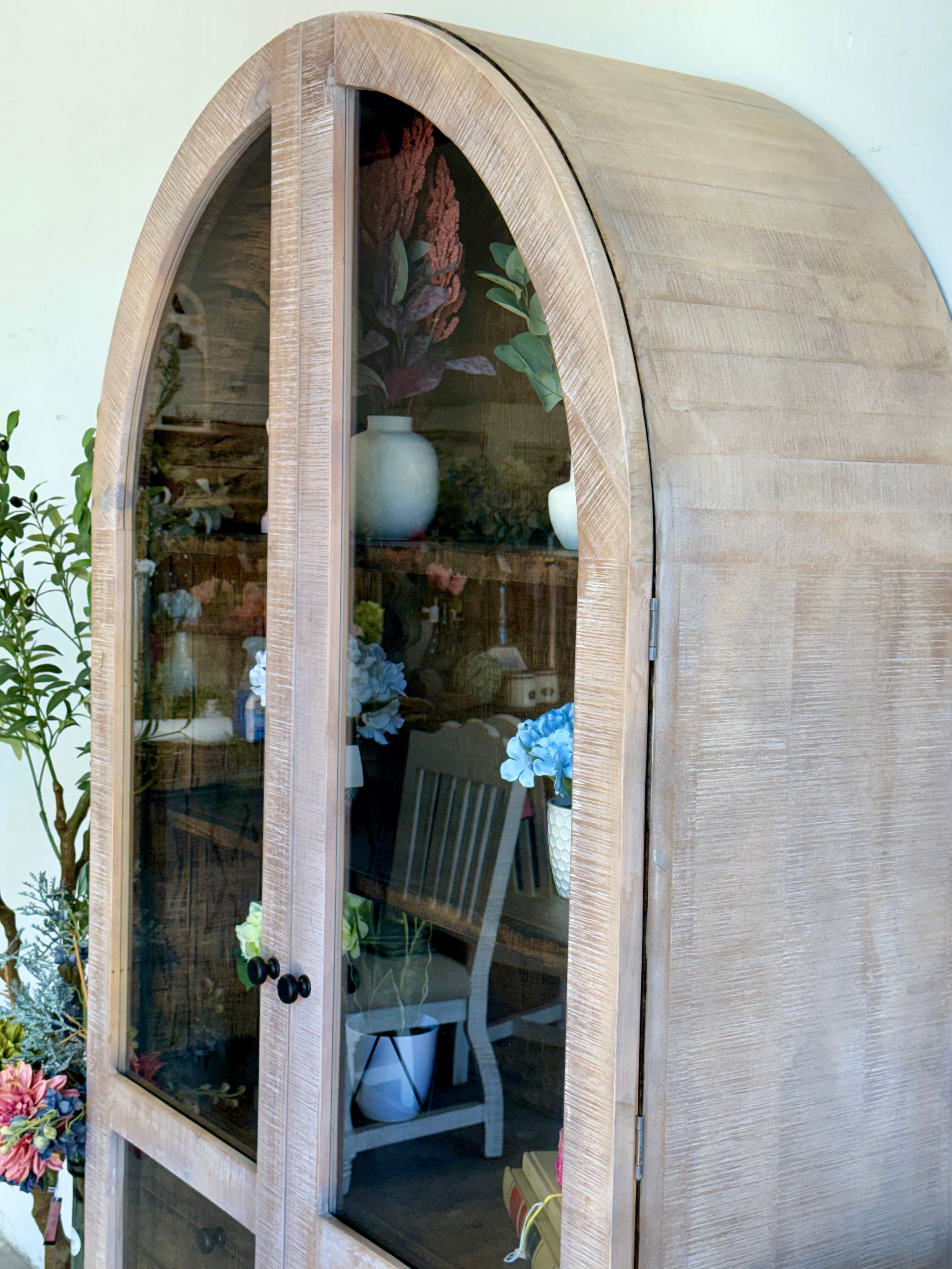 Melody Domed Vitrine-Soft Drift/Honeywood™