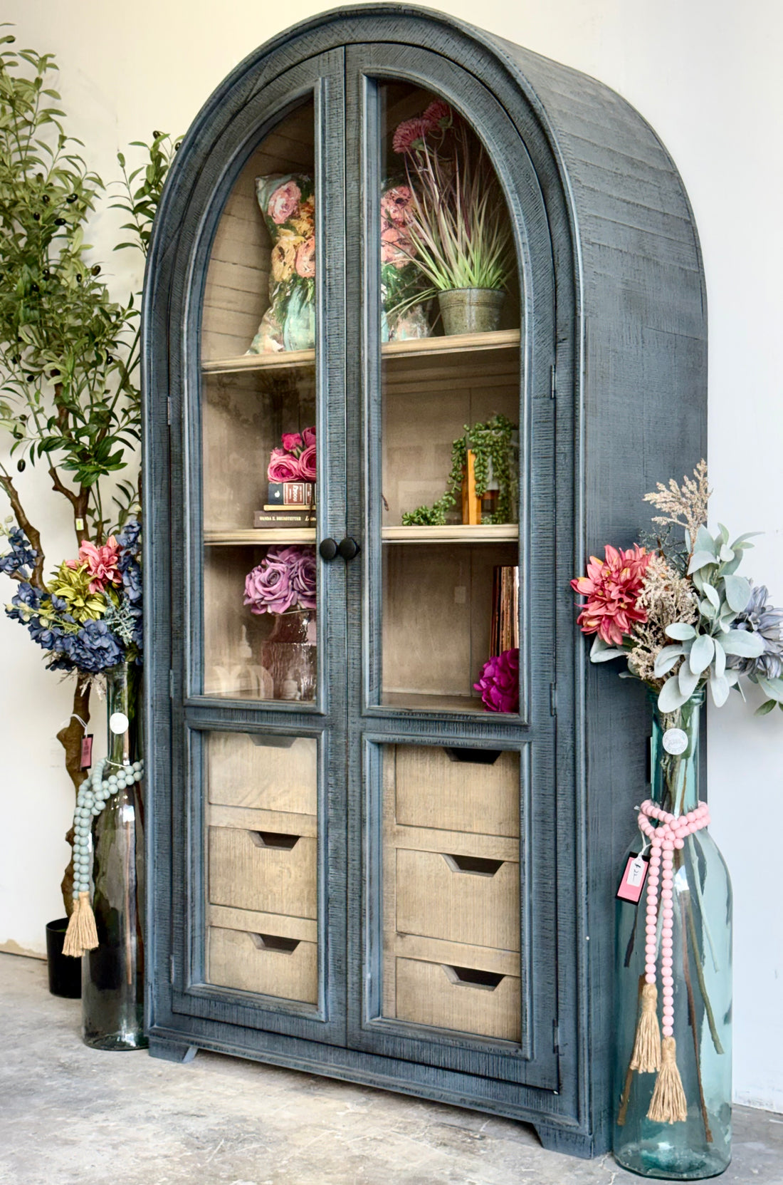 Avery Dome Vitrine-Blue Dusk/Cappuccino
