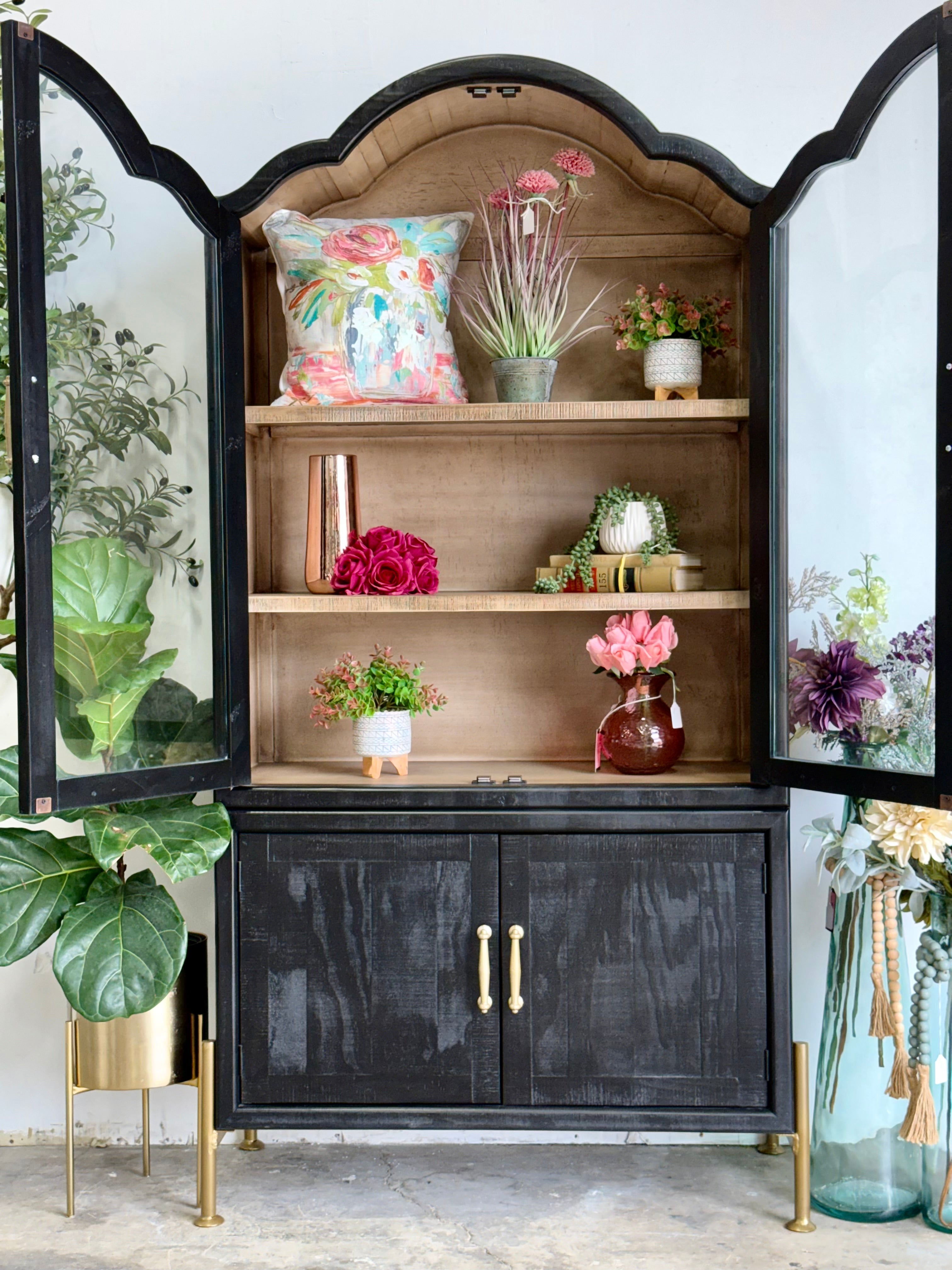 Paisley Curved Vitrine-Black/Cappucino Interior