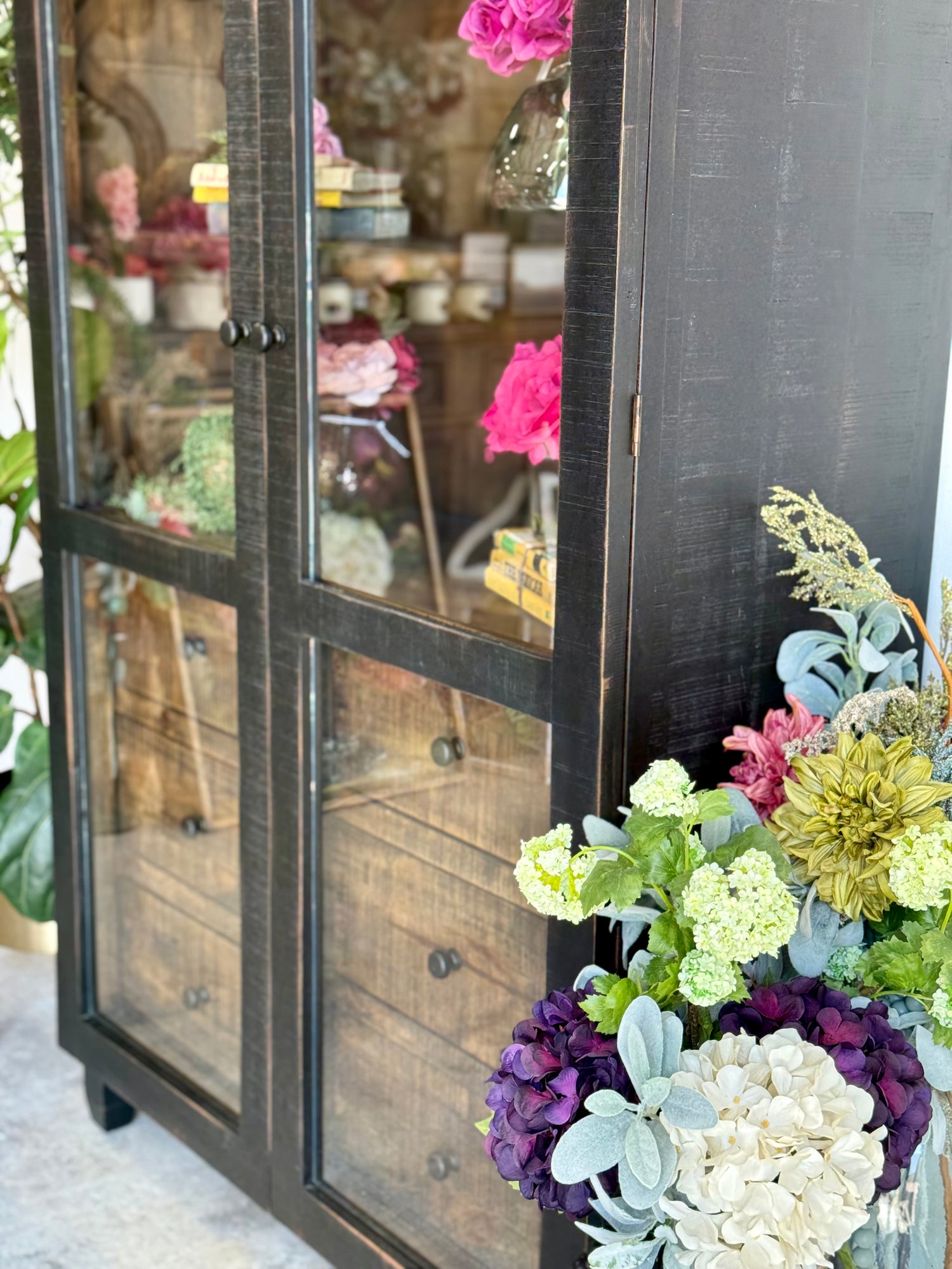 Melody Domed Vitrine- Handrubbed Black/Sparrow