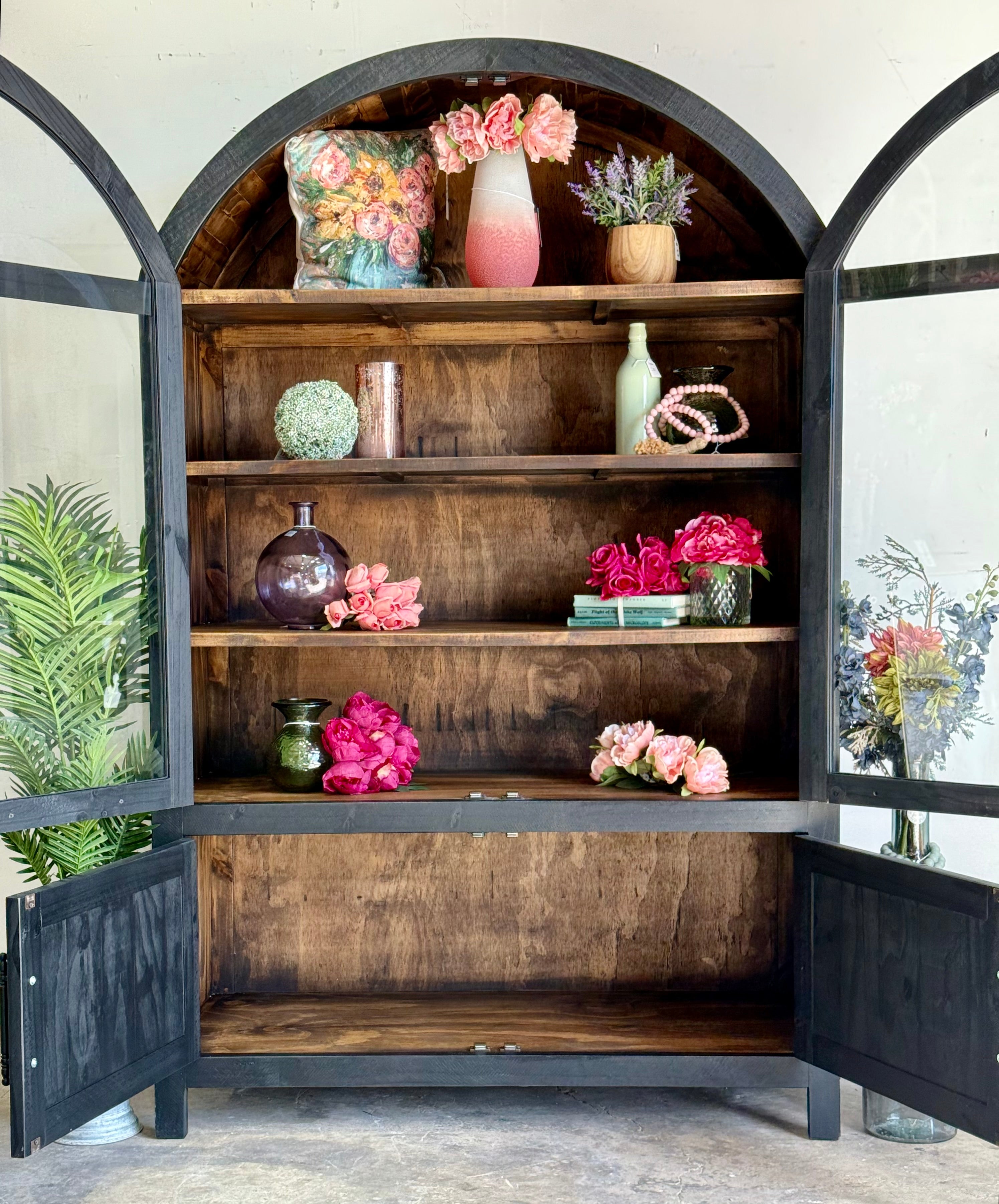 Rose Domed Vitrine-Black/Sparrow