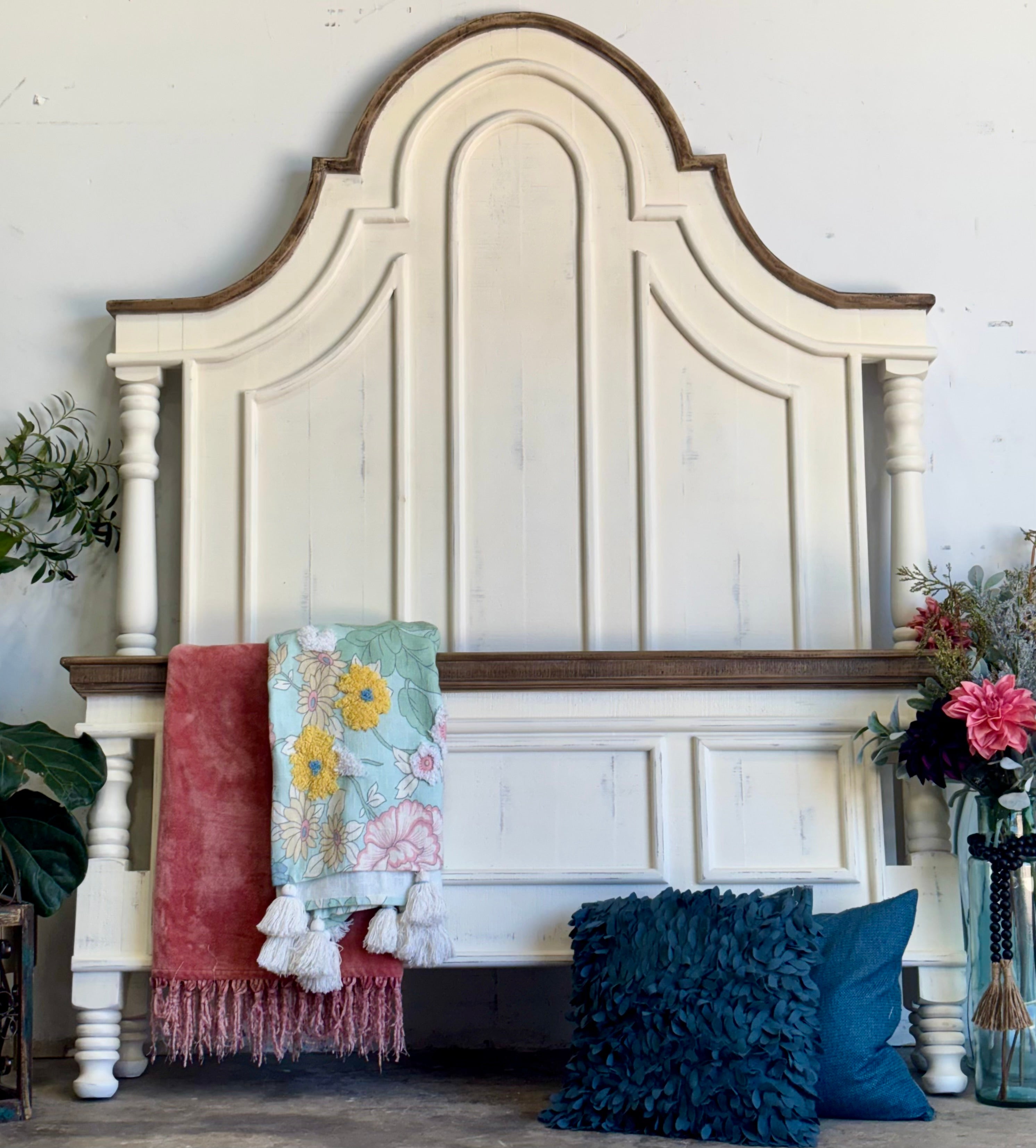 Madison Queen Bed-Creamy Linen™/Sandstone