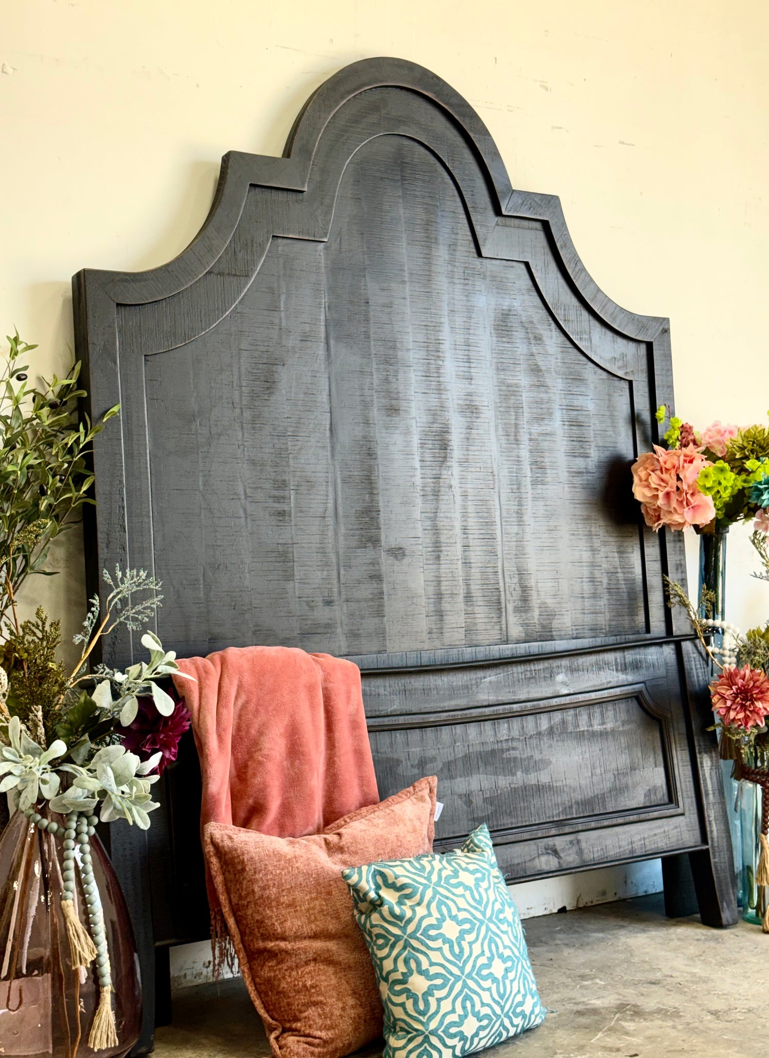 Jessica Queen Bed-Handrubbed Black