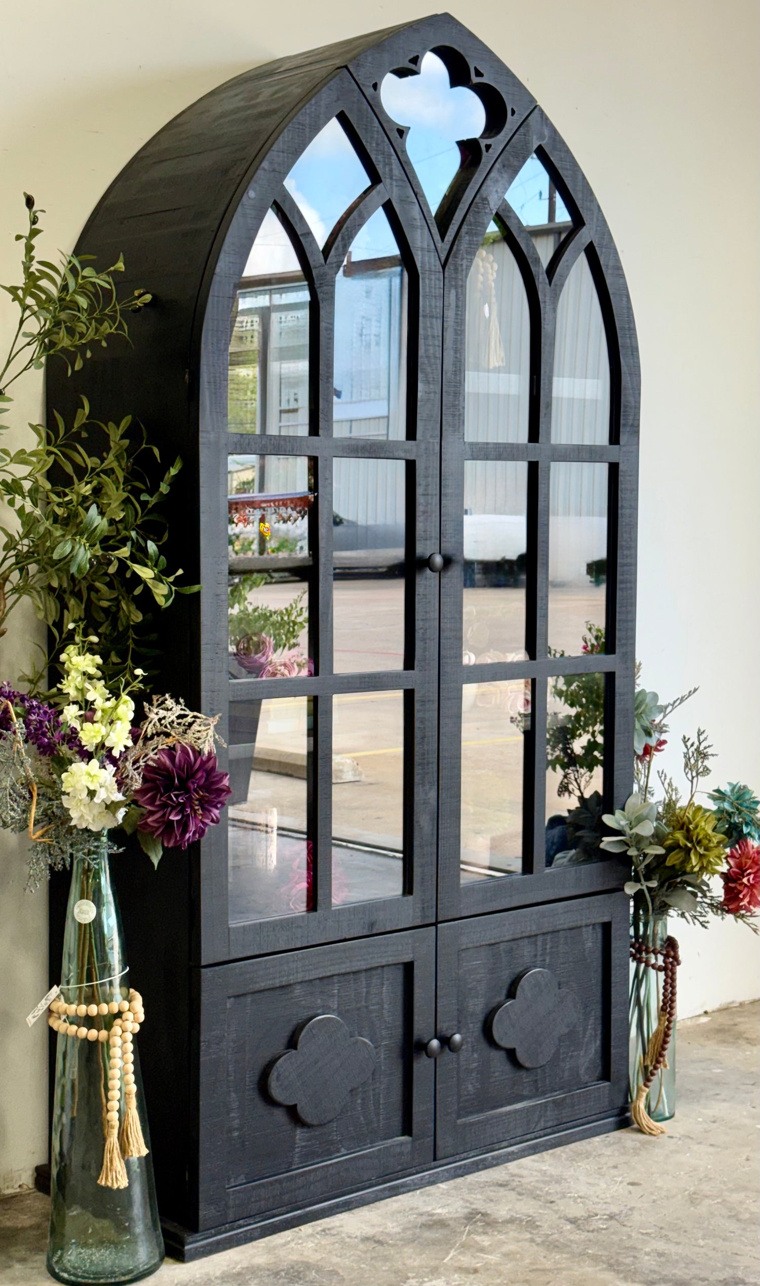 Cathedral Dome Vitrine-Black/Honeywood™