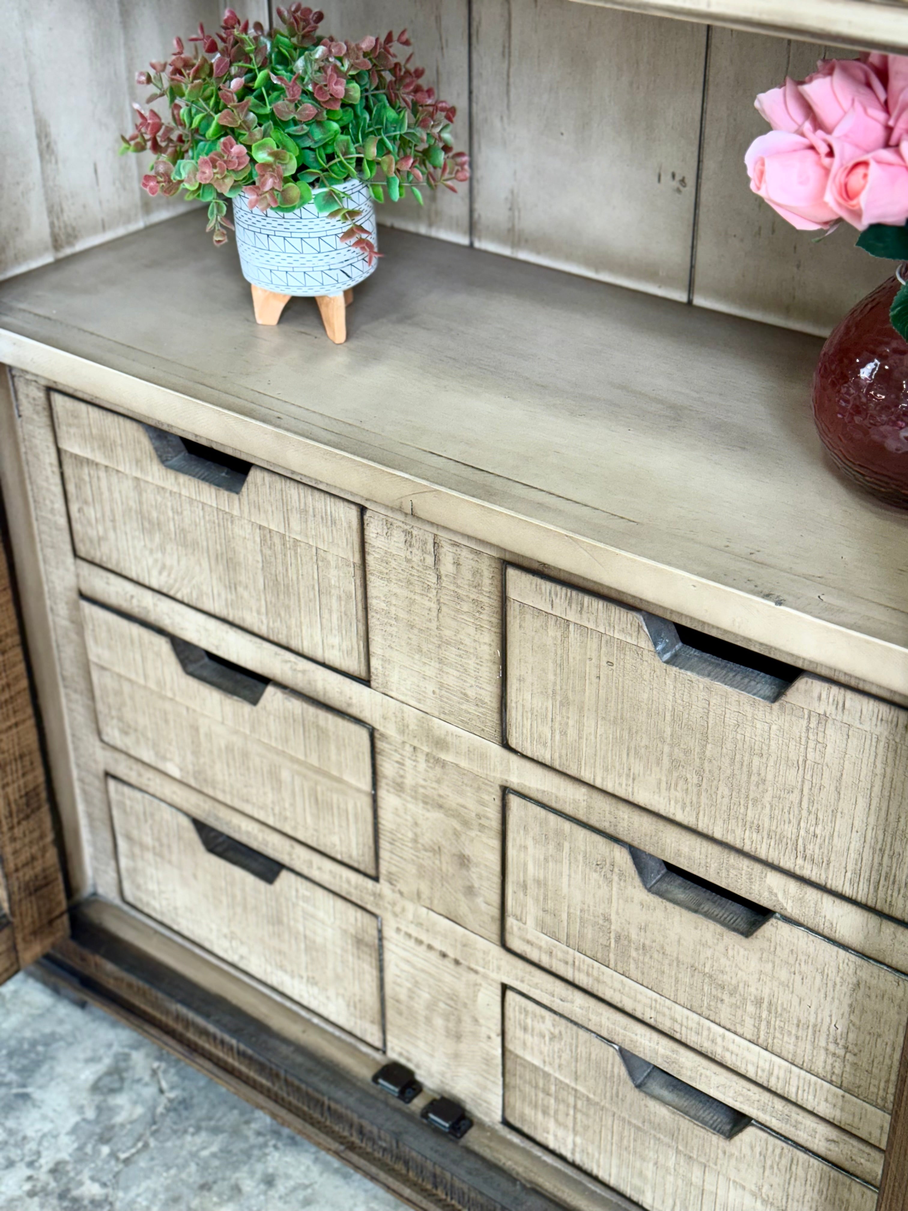 Avery Domed Vitrine-Honeywood™/Dove