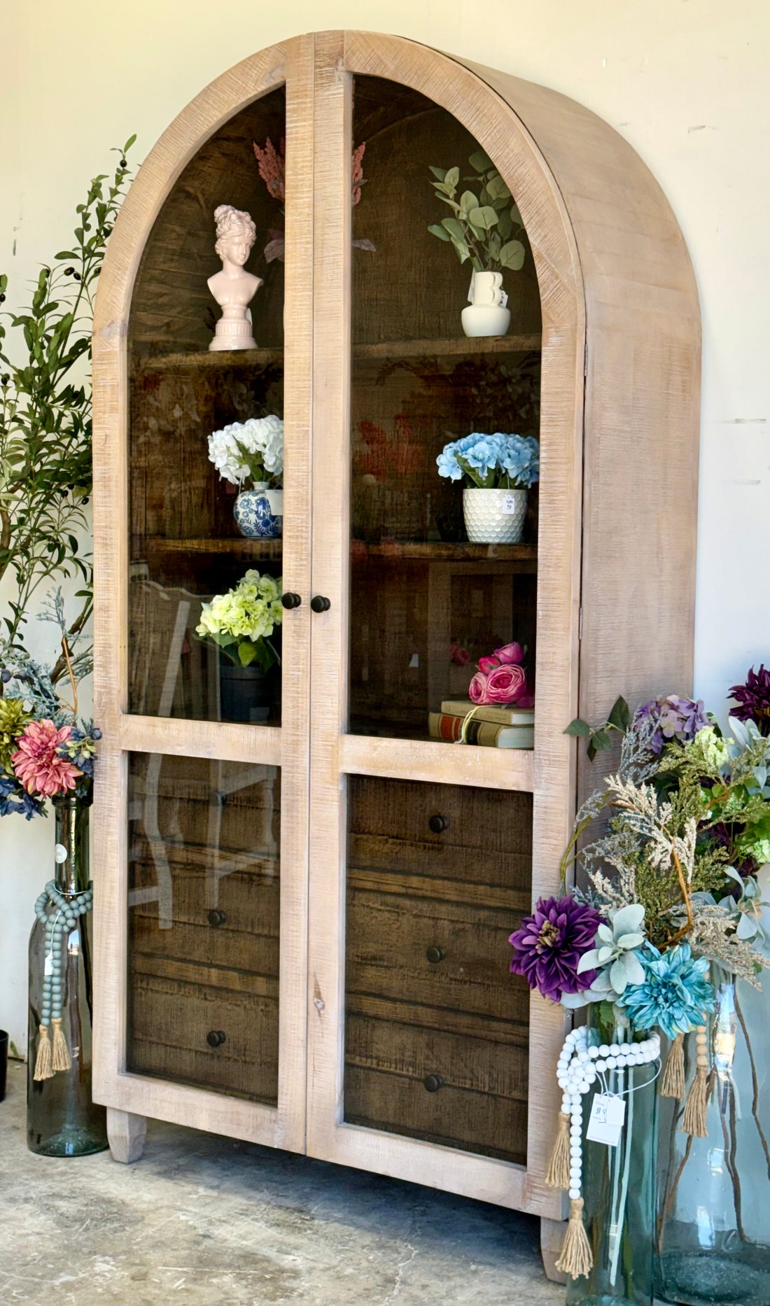 Melody Domed Vitrine-Soft Drift/Honeywood™