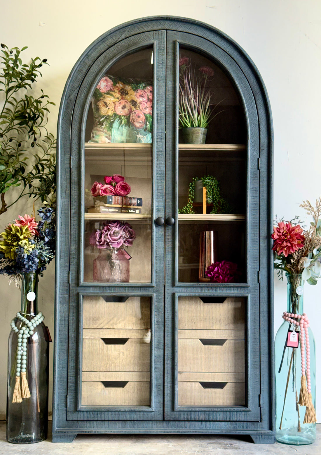 Avery Dome Vitrine-Blue Dusk/Cappuccino