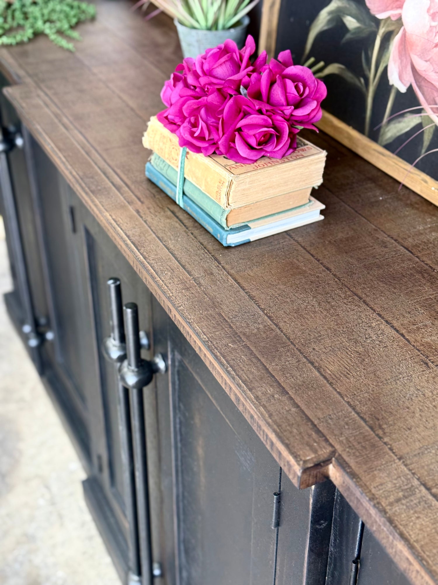Kylie Console-Handrubbed Black/Honeywood™