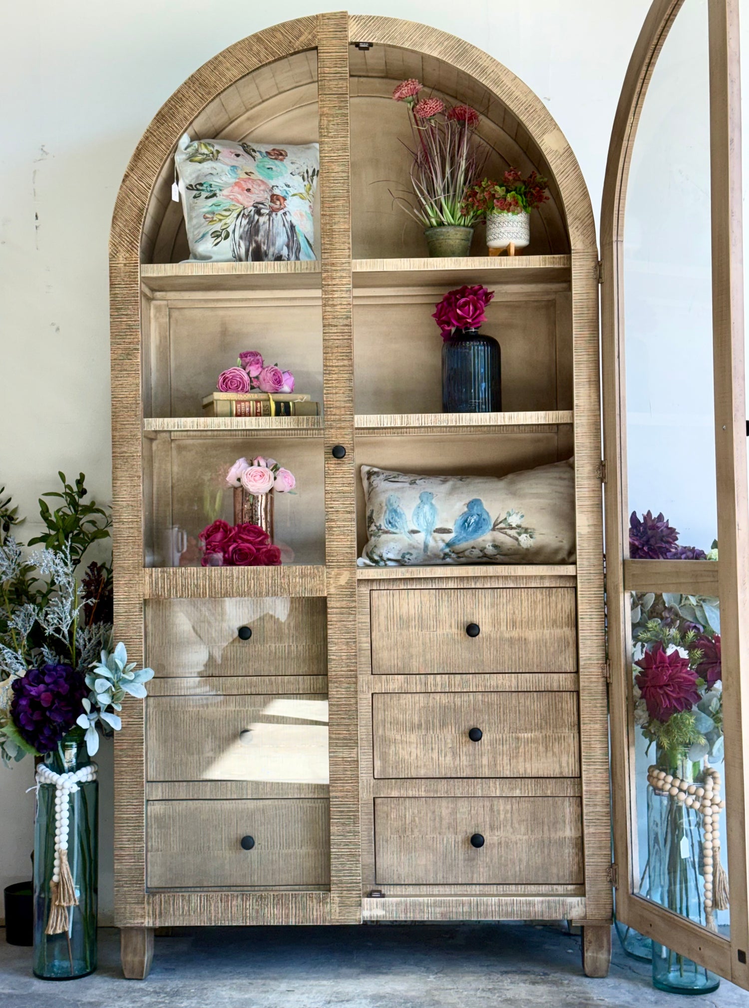 Melody Domed Vitrine-Sandstone/Dove