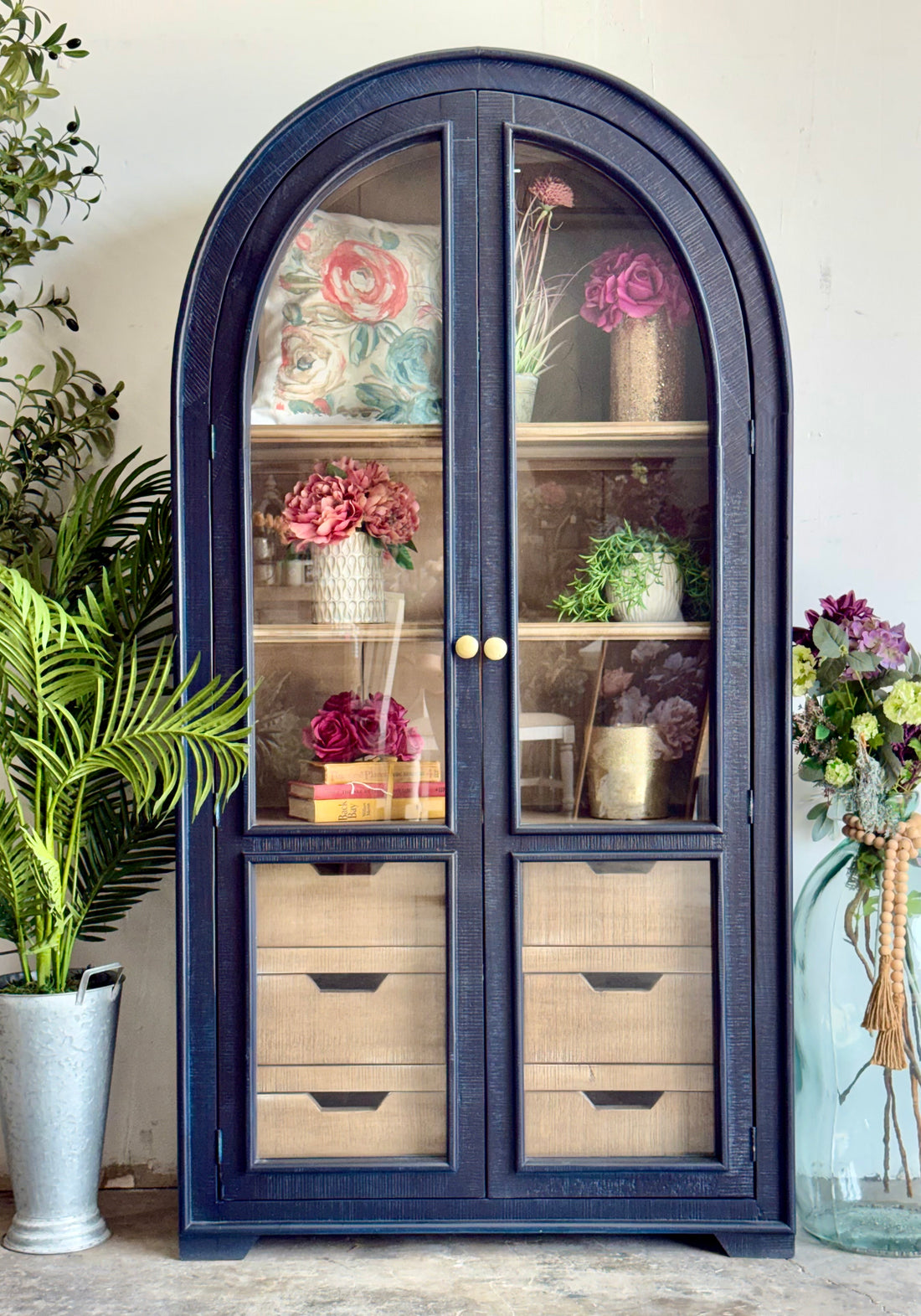 Avery Dome Vitrine-Deep Blue/Cappuccino