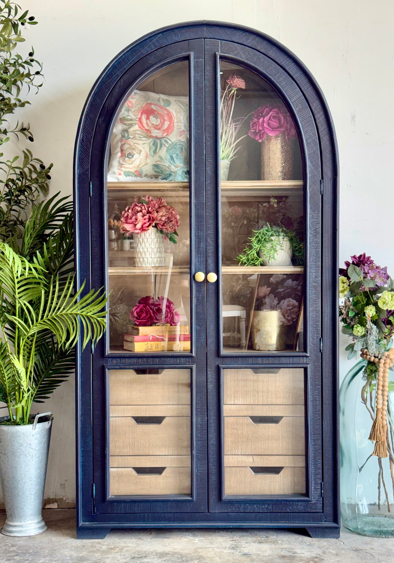 Avery Dome Vitrine-Deep Blue/Cappuccino