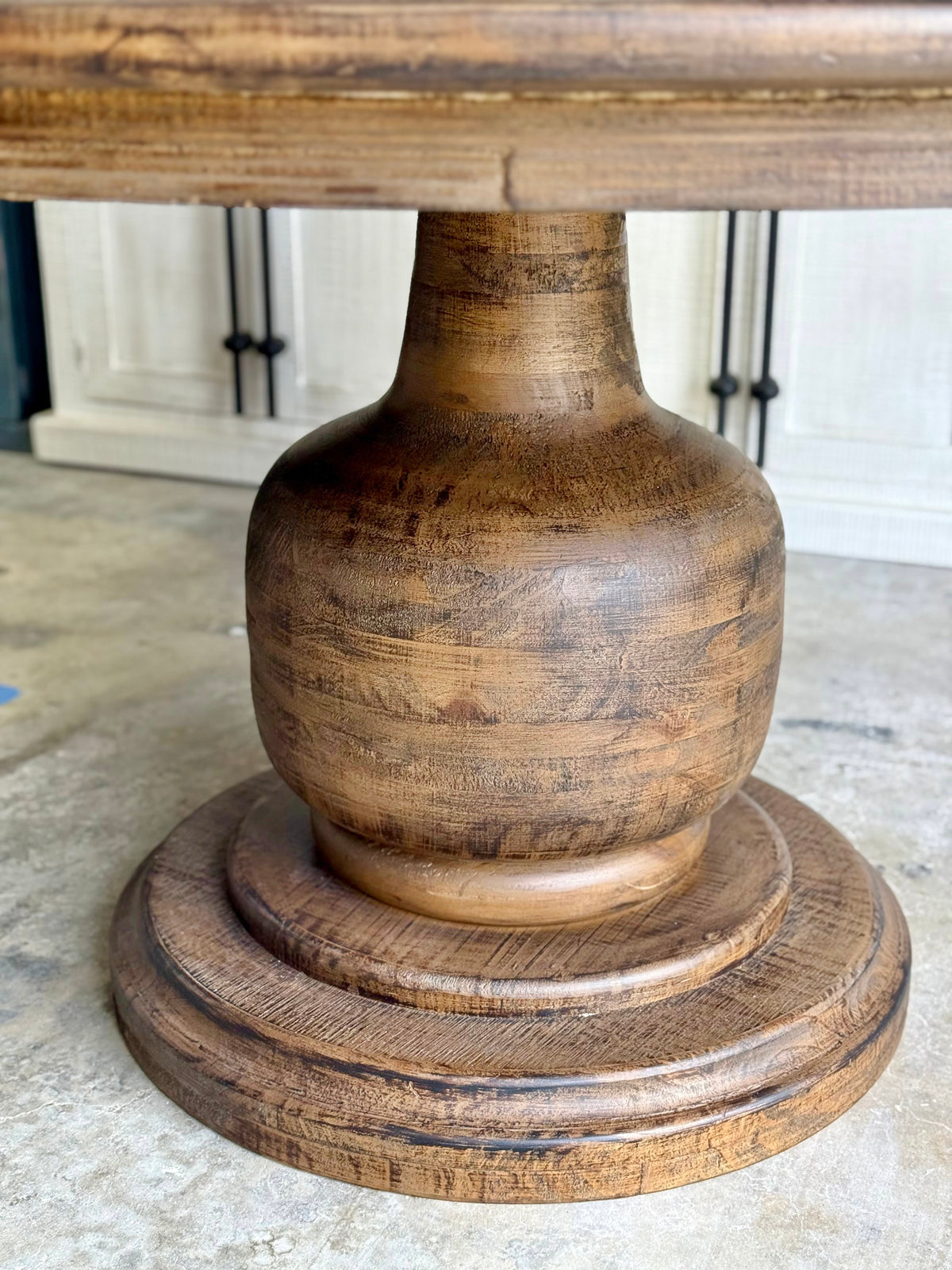 Lilly 60" Round Pedestal Dining Table-Honeywood™
