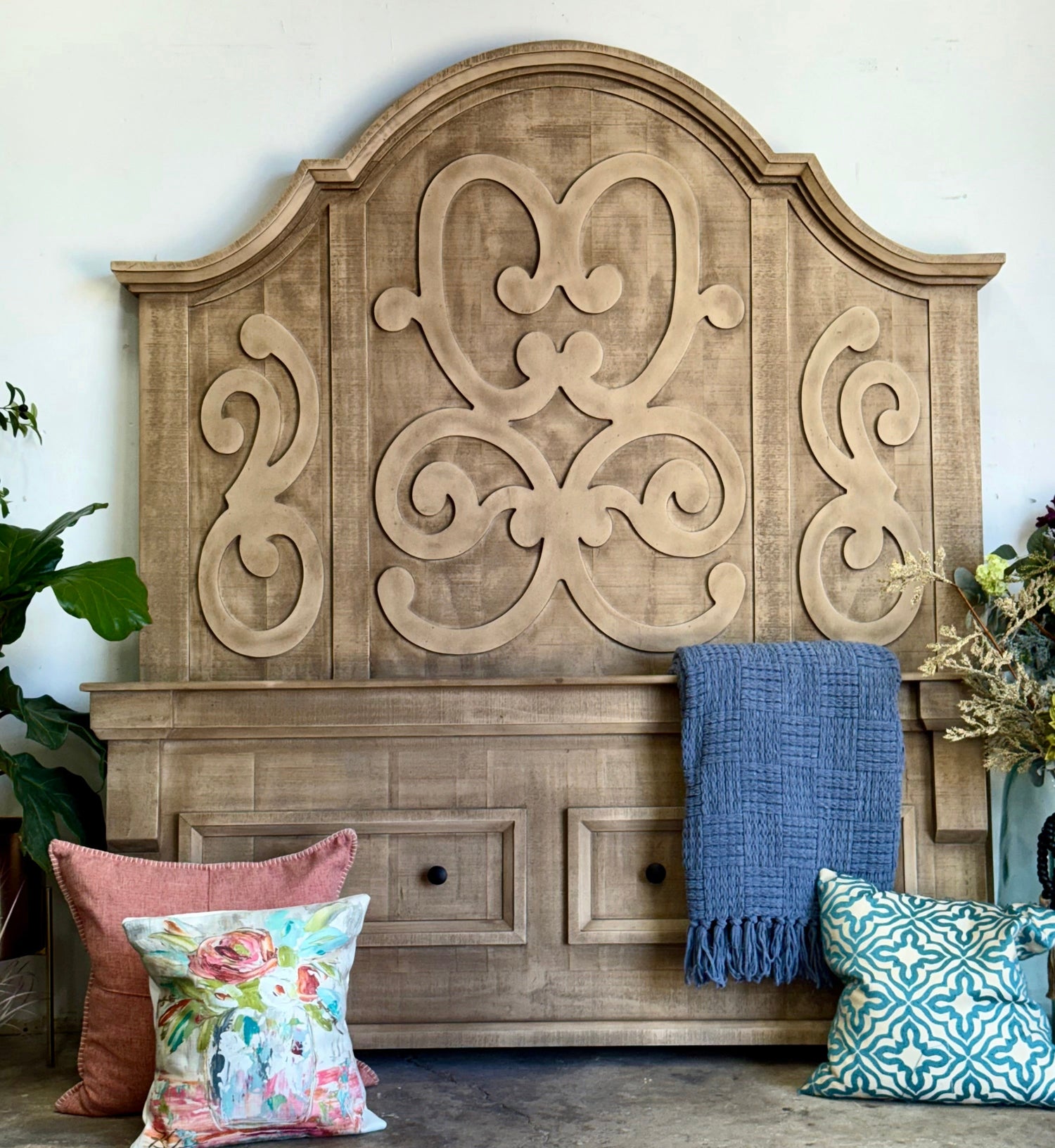 Harper Curved Queen-Cappuccino