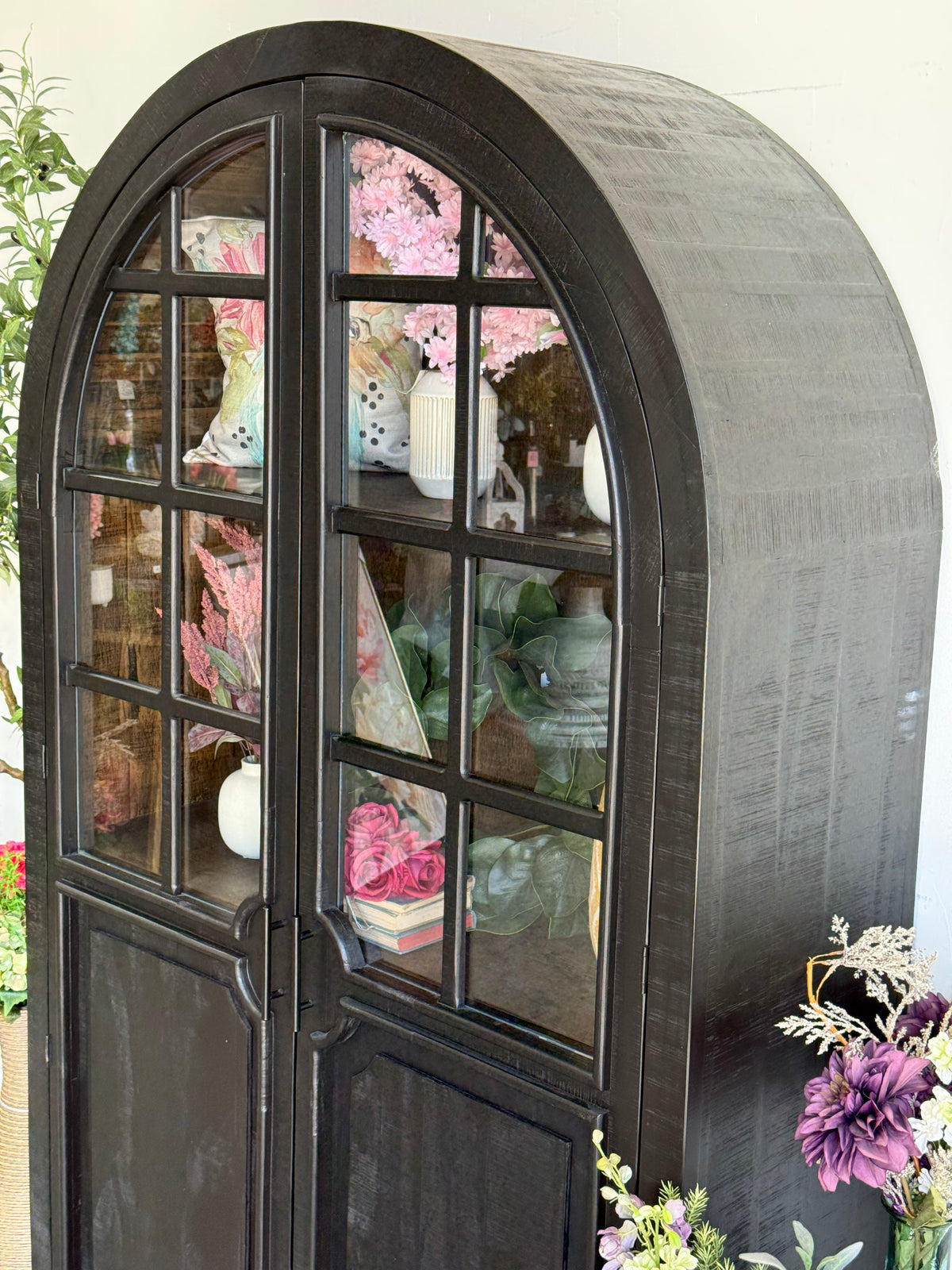 Tiffany Dome Vitrine-Black/Honeywood™