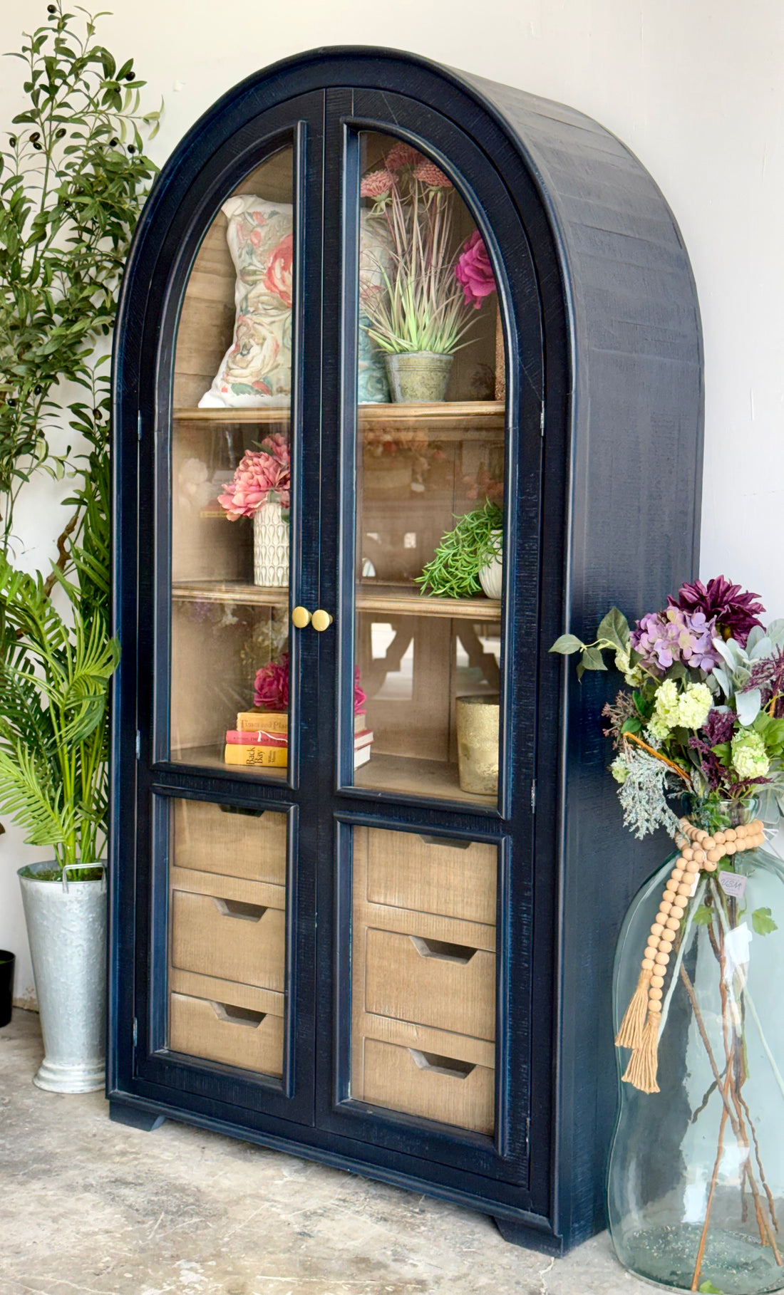 Avery Dome Vitrine-Deep Blue/Cappuccino