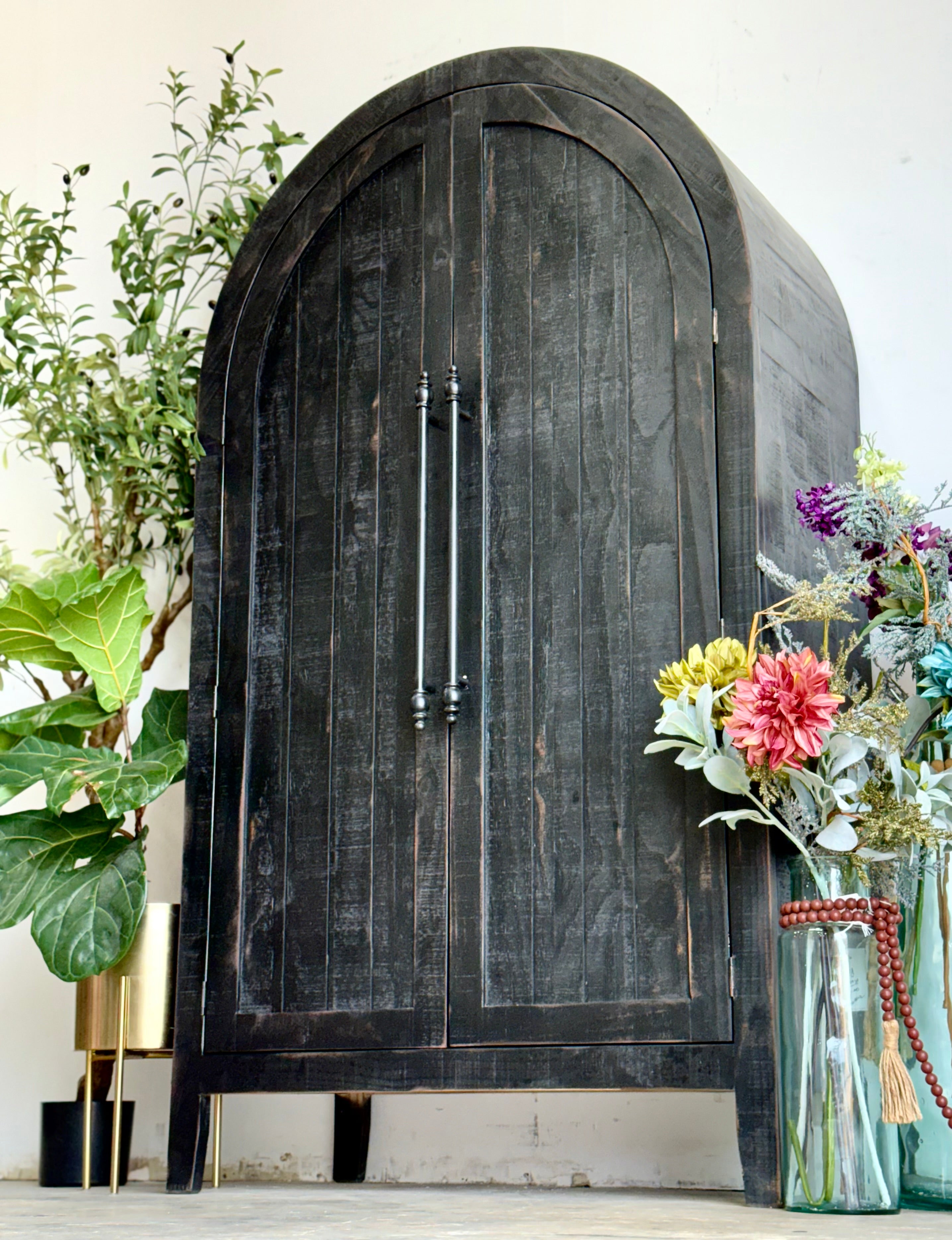 Georgia Domed Vitrine- Handrubbed Black