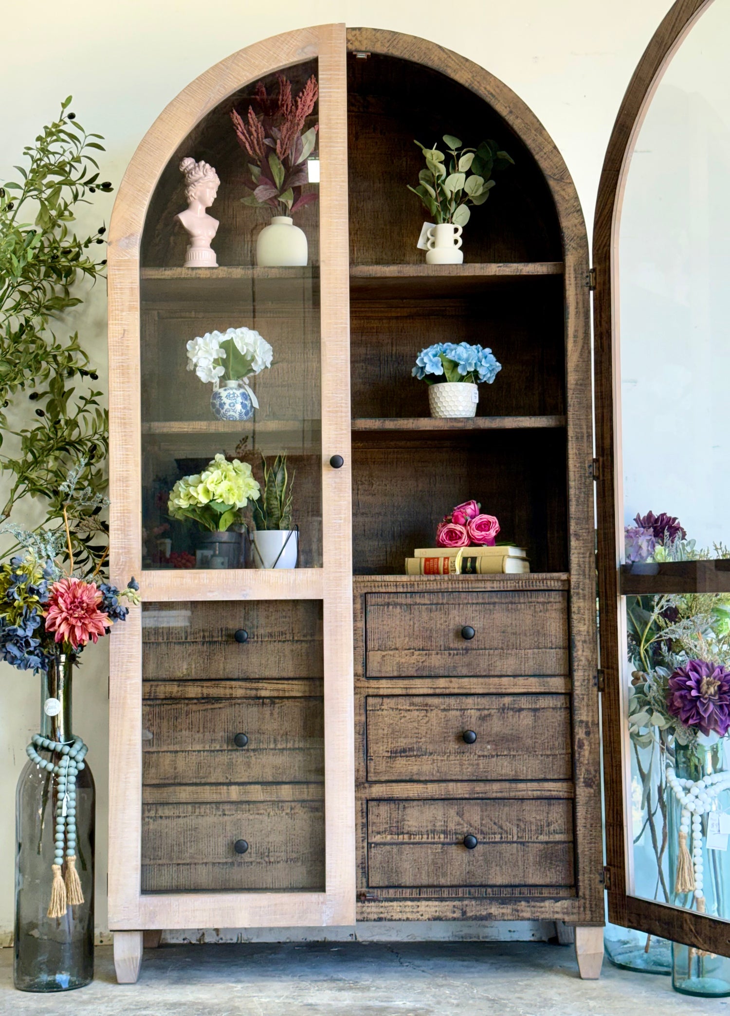 Melody Domed Vitrine-Soft Drift/Honeywood™