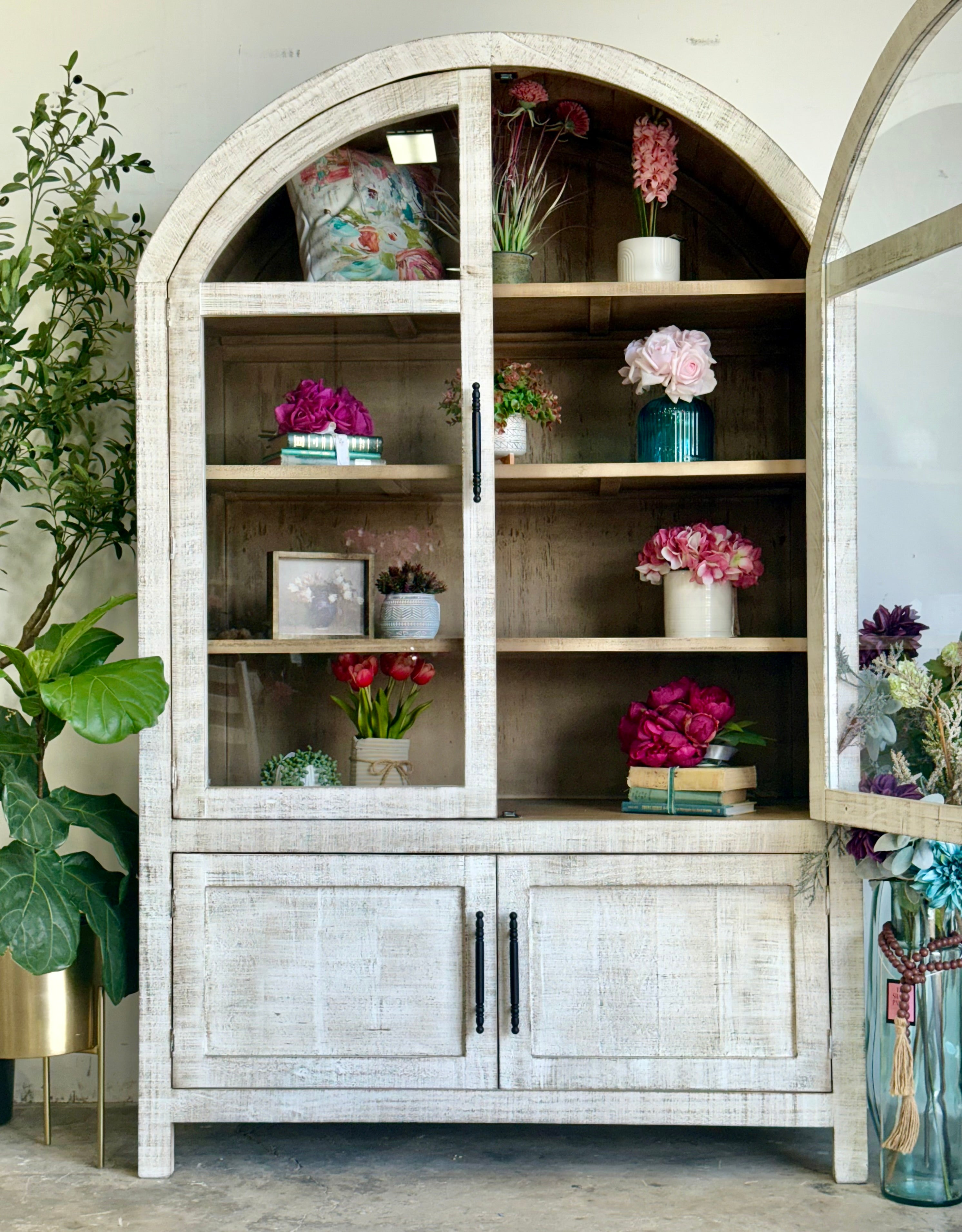 Rose Domed Vitrine-Toasted Wheat/Cappuccino