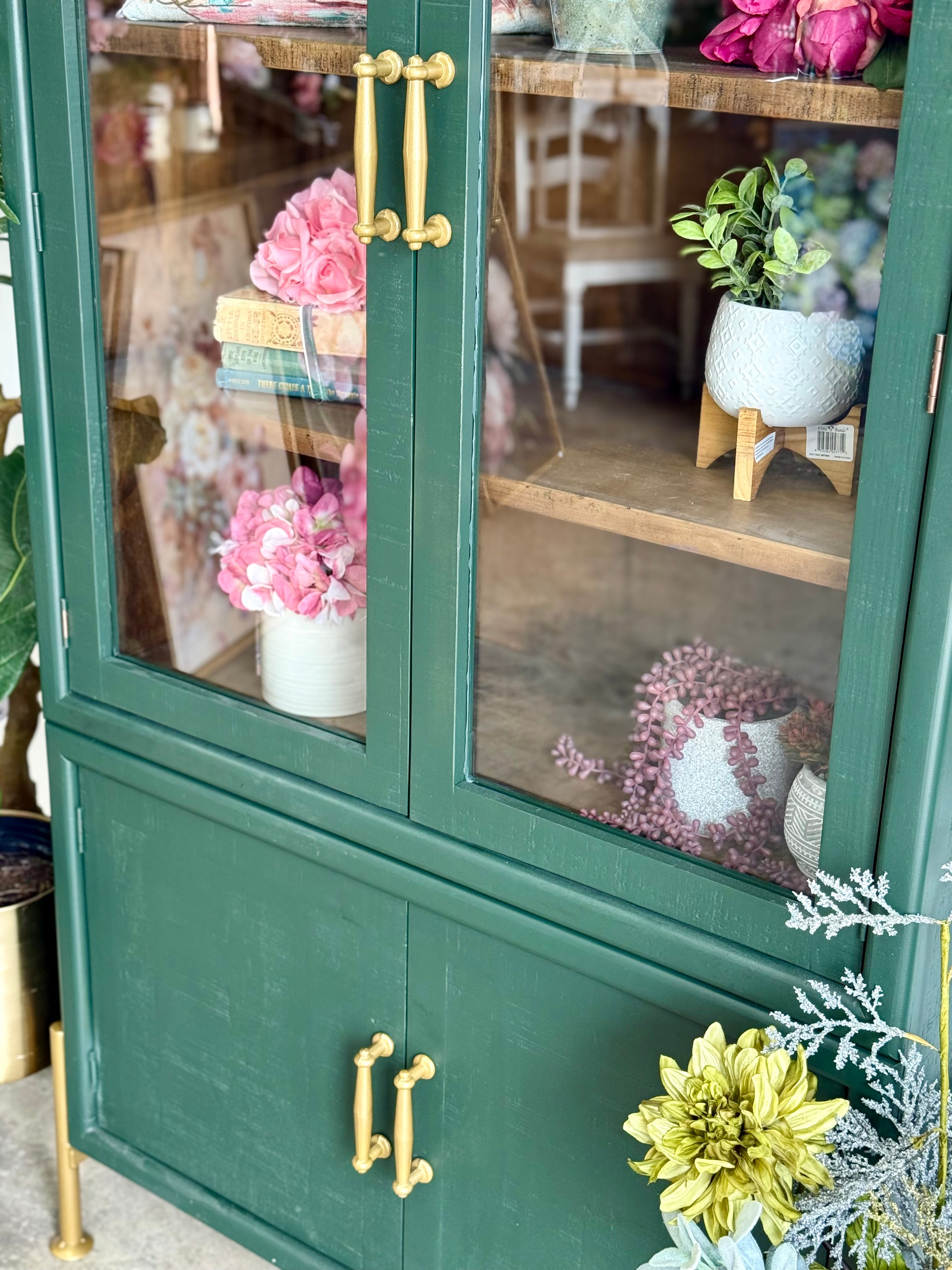 Paisley Curved Vitrine-Briarwood/Sparrow