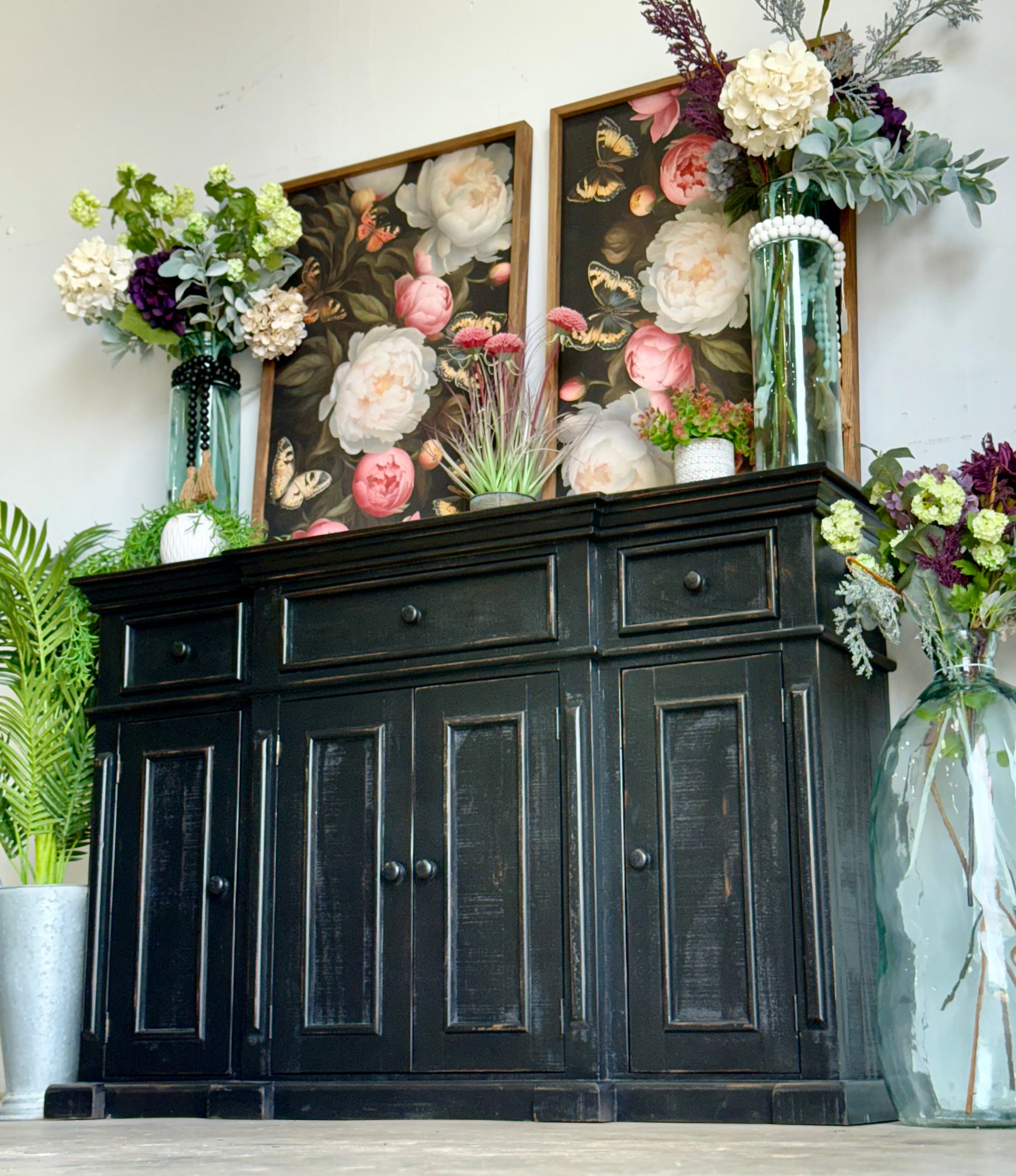 Lindsey 4-Door Console-Handrubbed Black
