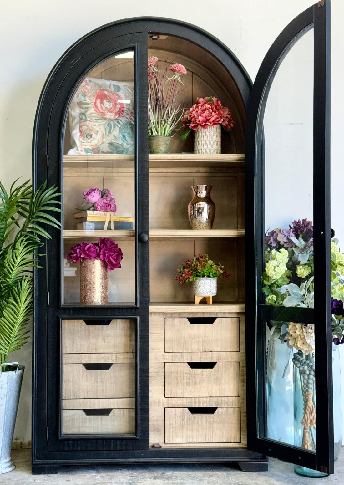 Avery Domed Vitrine-Black/Dove