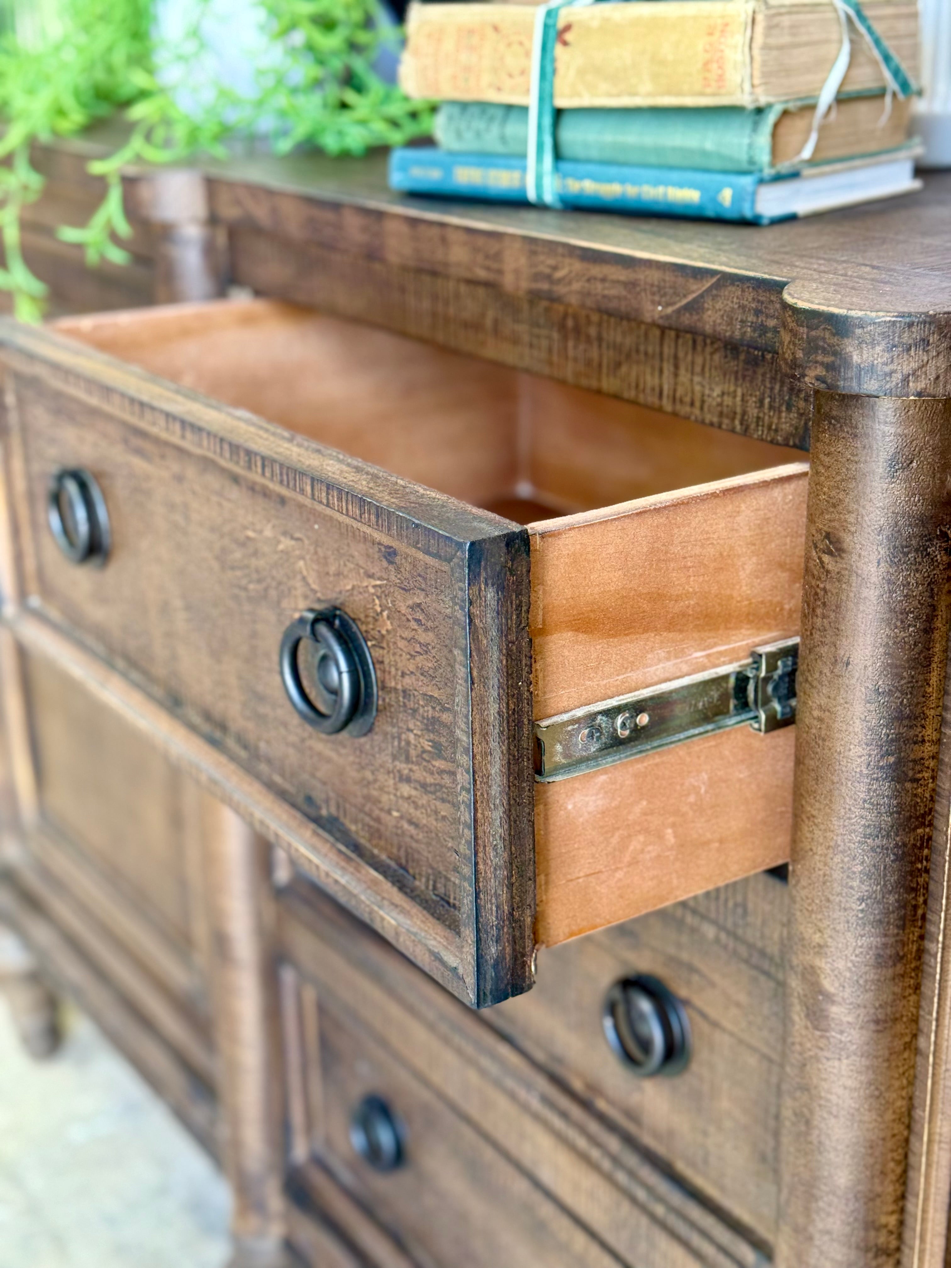 Juliette Console-Honeywood™