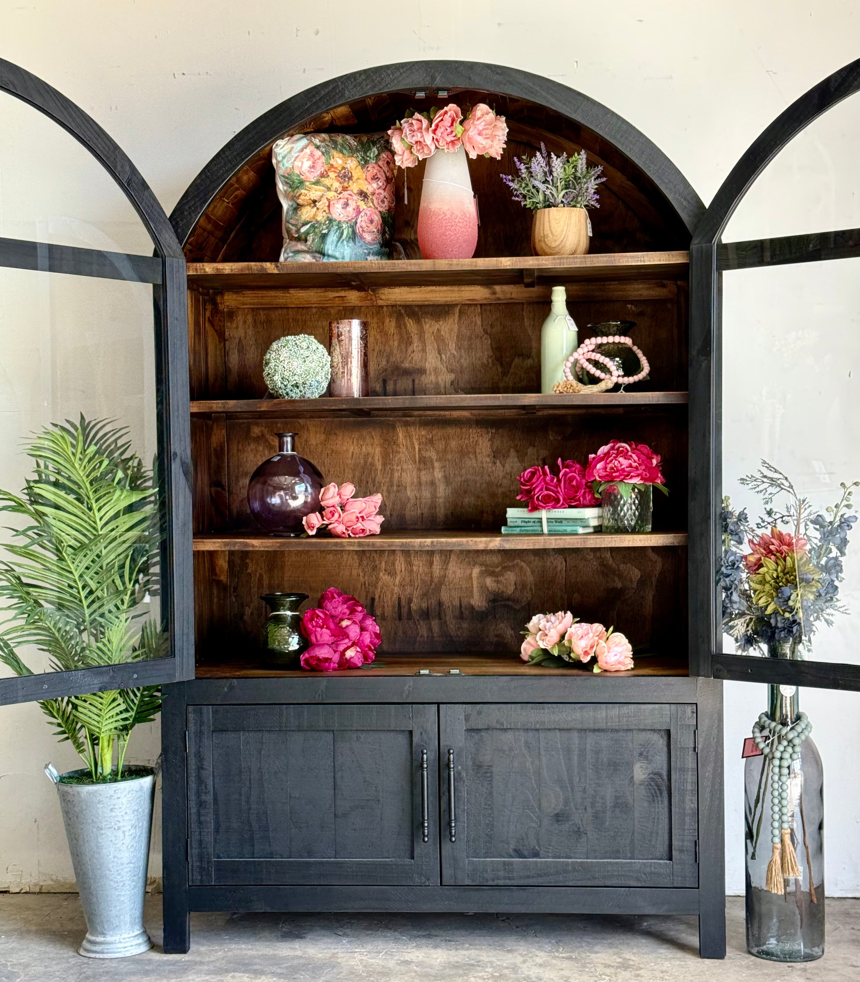 Rose Domed Vitrine-Black/Sparrow