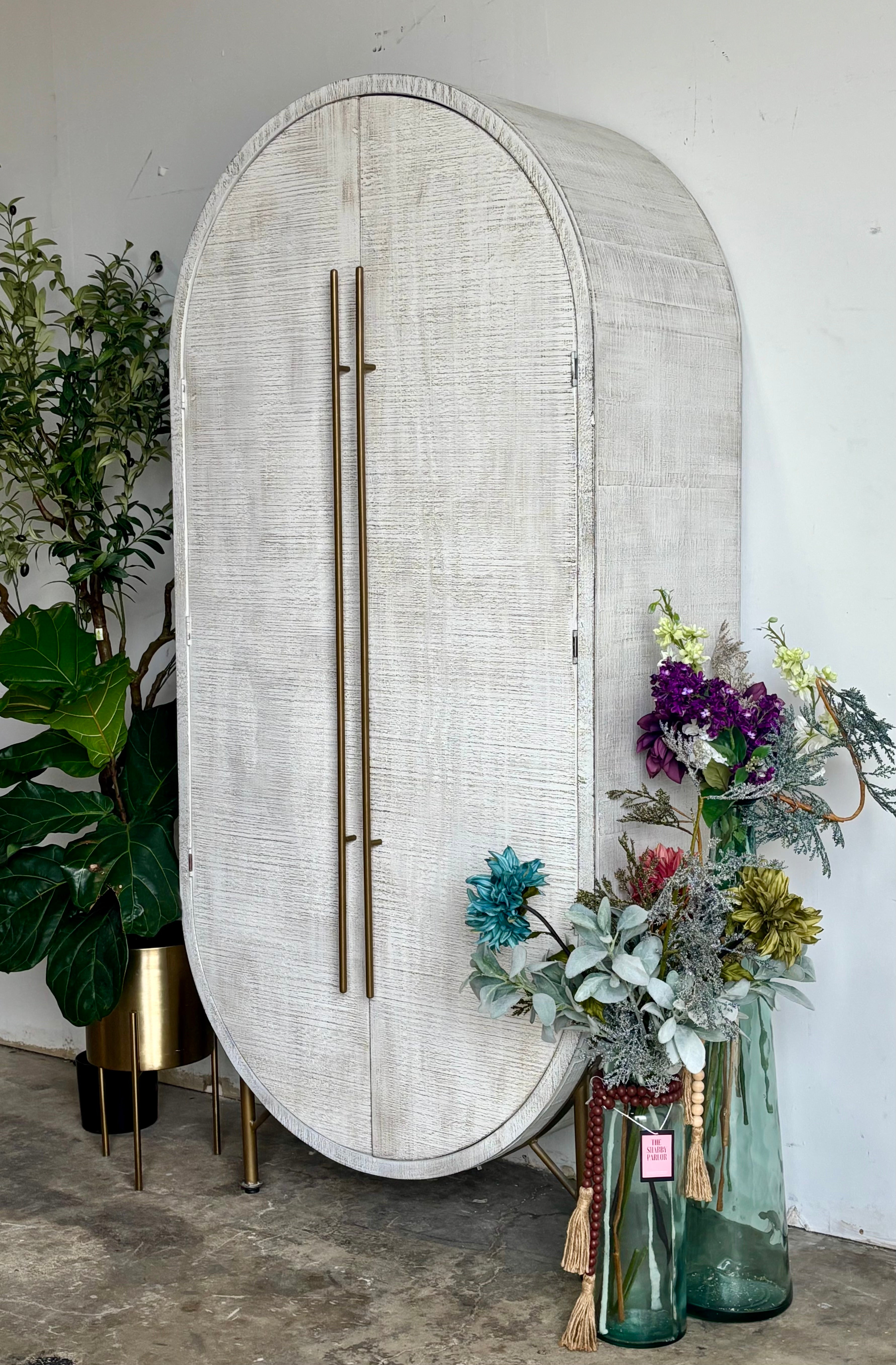 Lillian Dome Vtirine-White Wheat/Gold