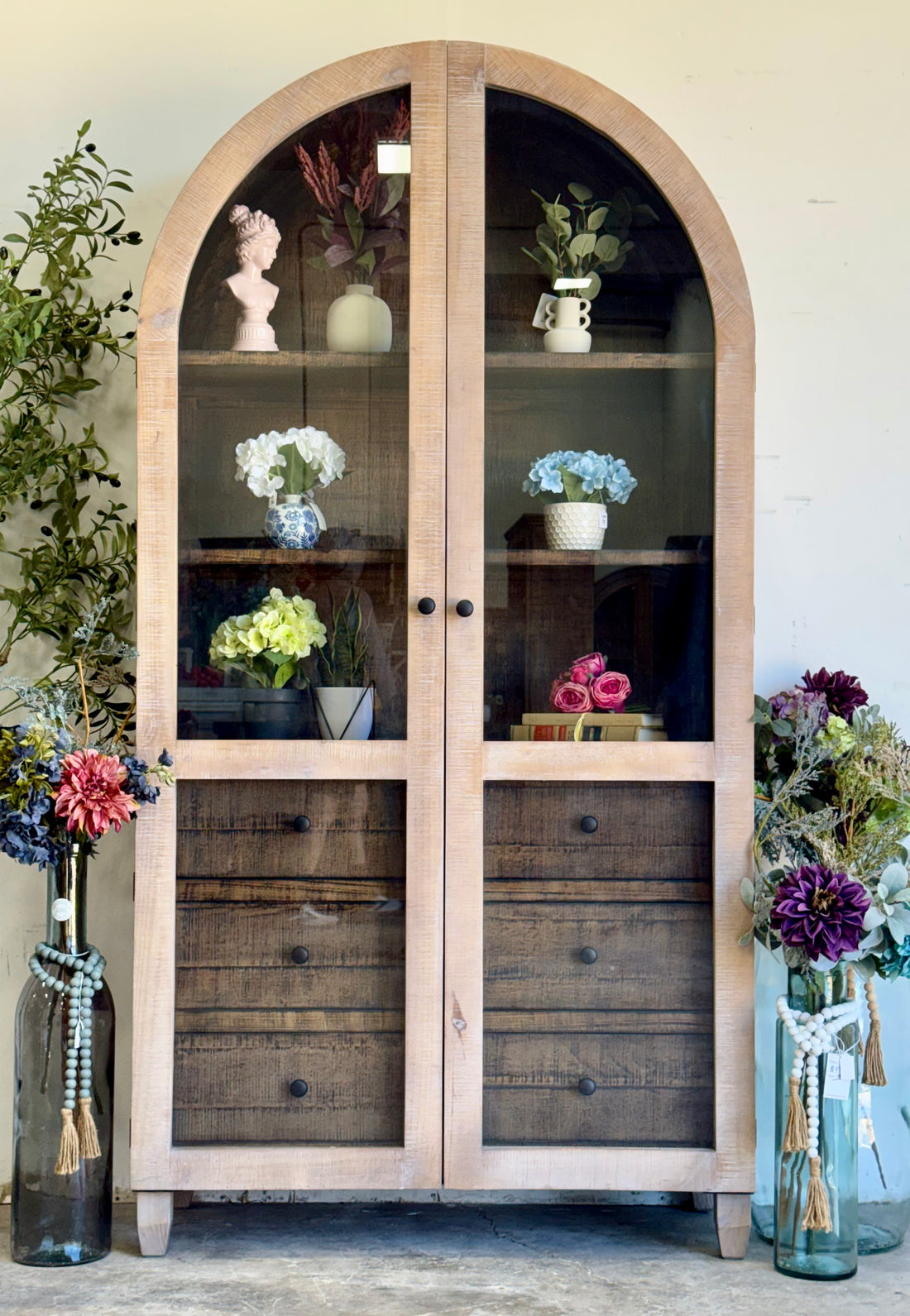Melody Domed Vitrine-Soft Drift/Honeywood™
