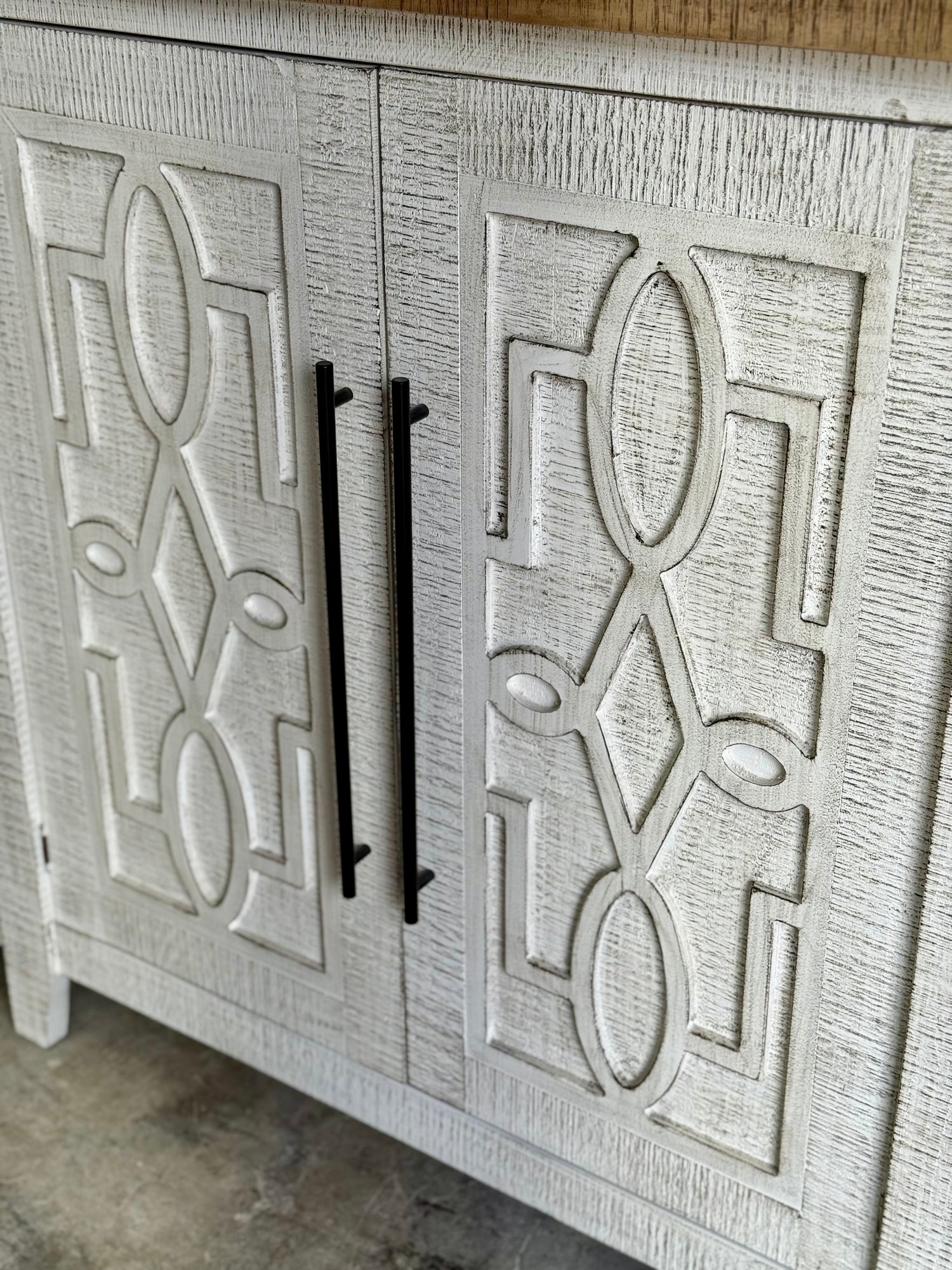 Ivy 4 Door Console-White Wheat/Sandstone