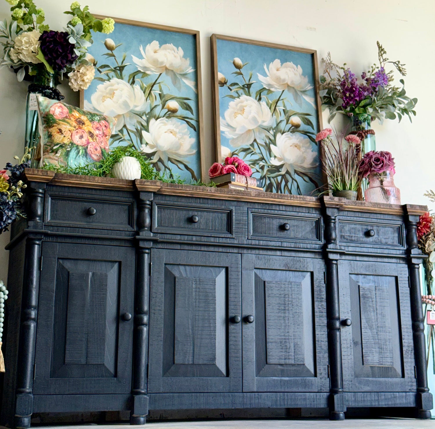 Novah 4-Door Console-Black/Sparrow
