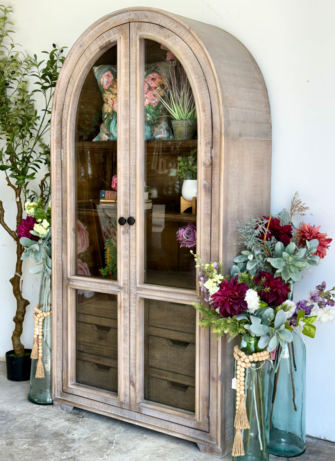 Avery Dome Vitrine-Soft Drift/Honeywood™