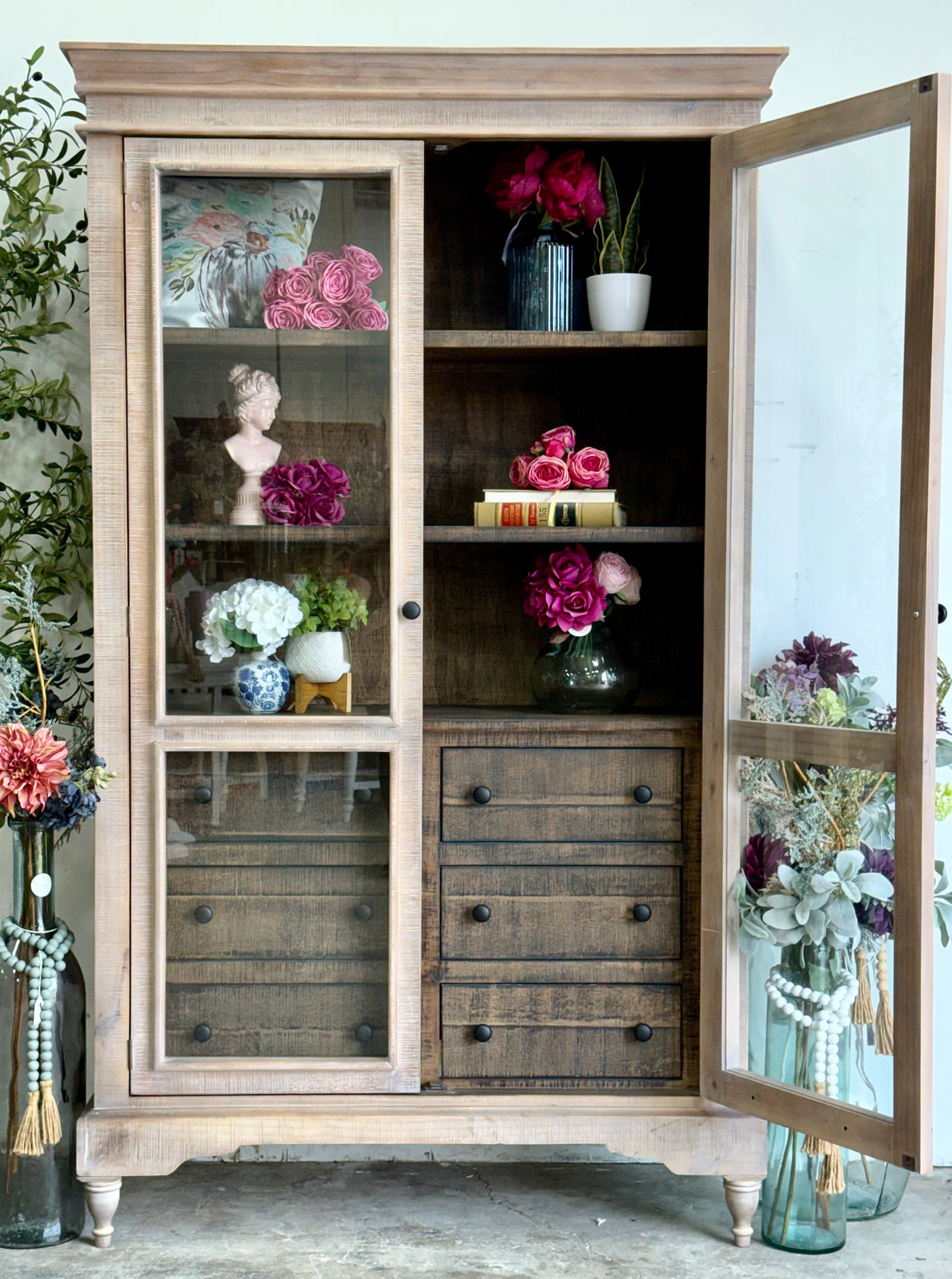 Camryn Vitrine-Soft Drift™/Honeywood™