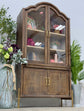 Paisley Curved Vitrine-Honeywood/Dove