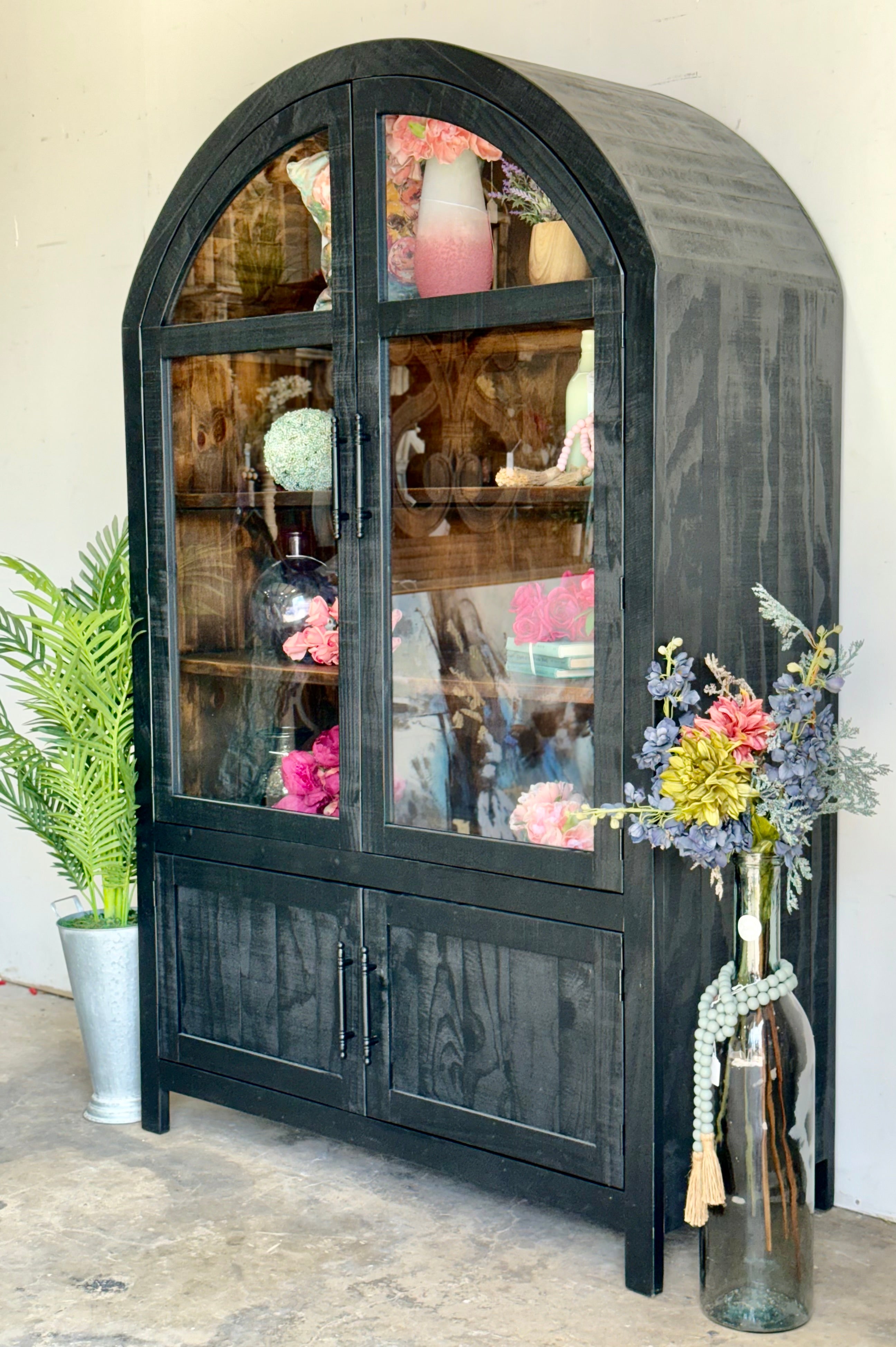 Rose Domed Vitrine-Black/Sparrow